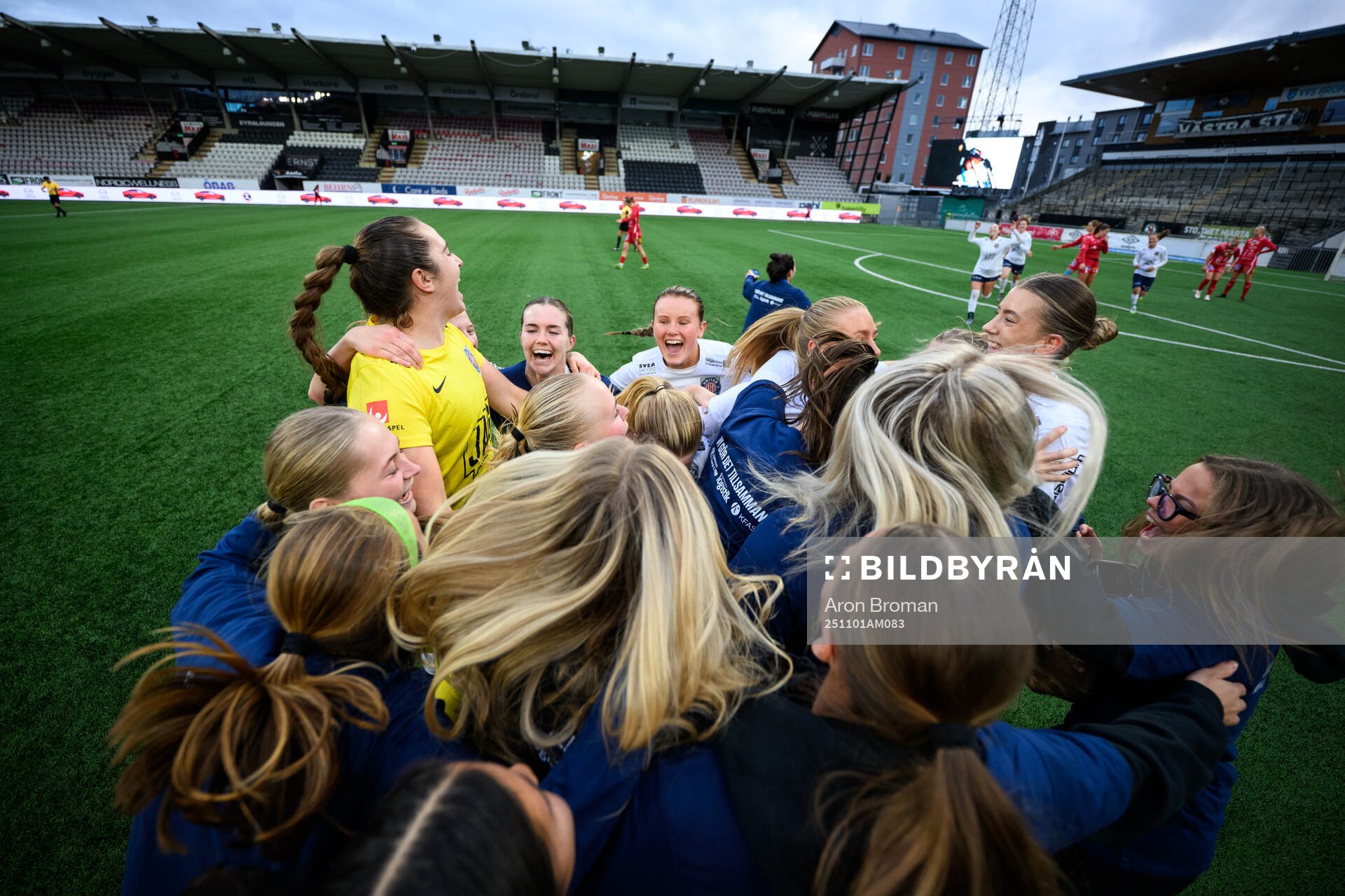 Eskilstuna Uniteds spelare jublar