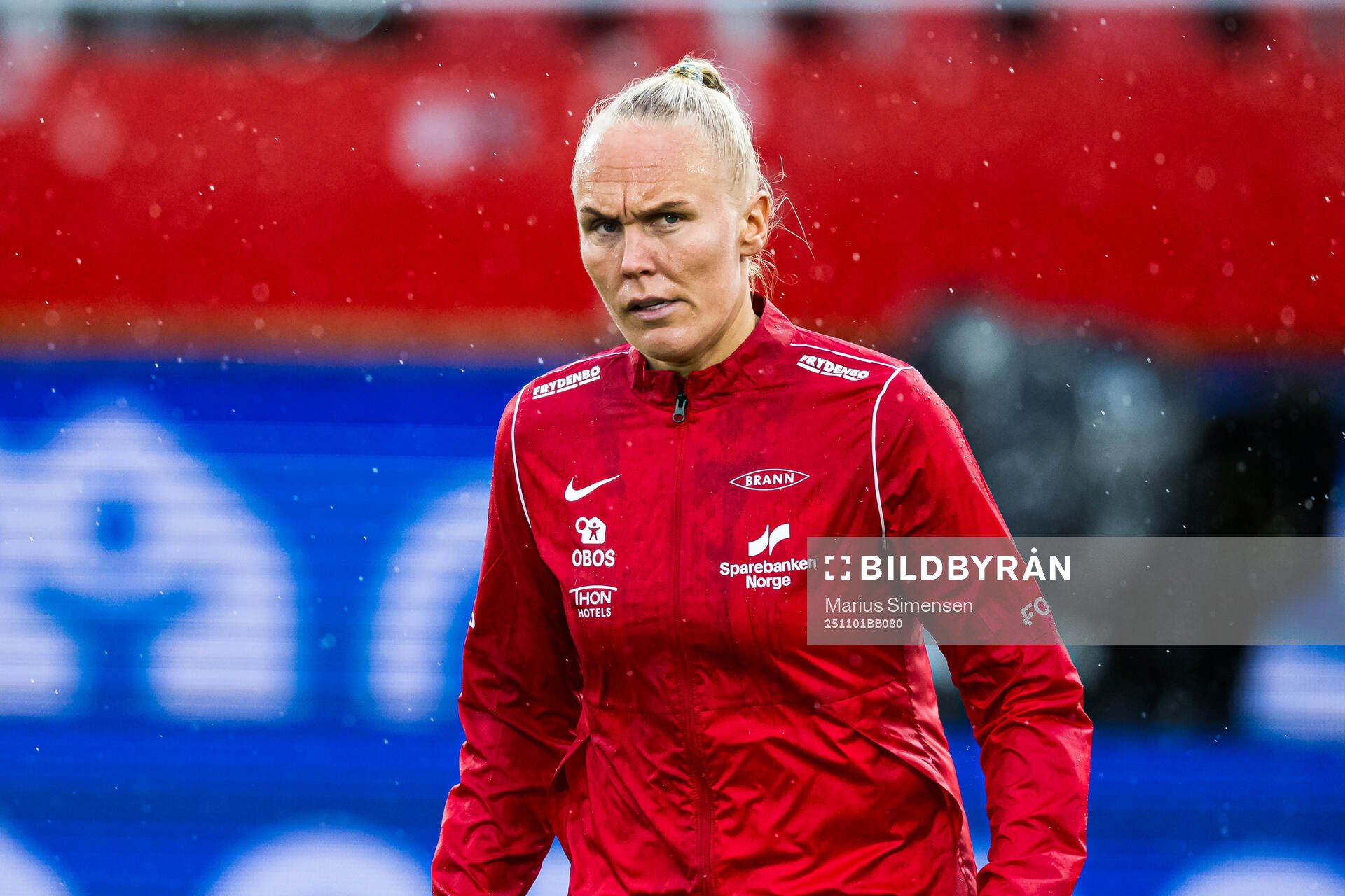 Maria Thorisdottir of Brann warms up