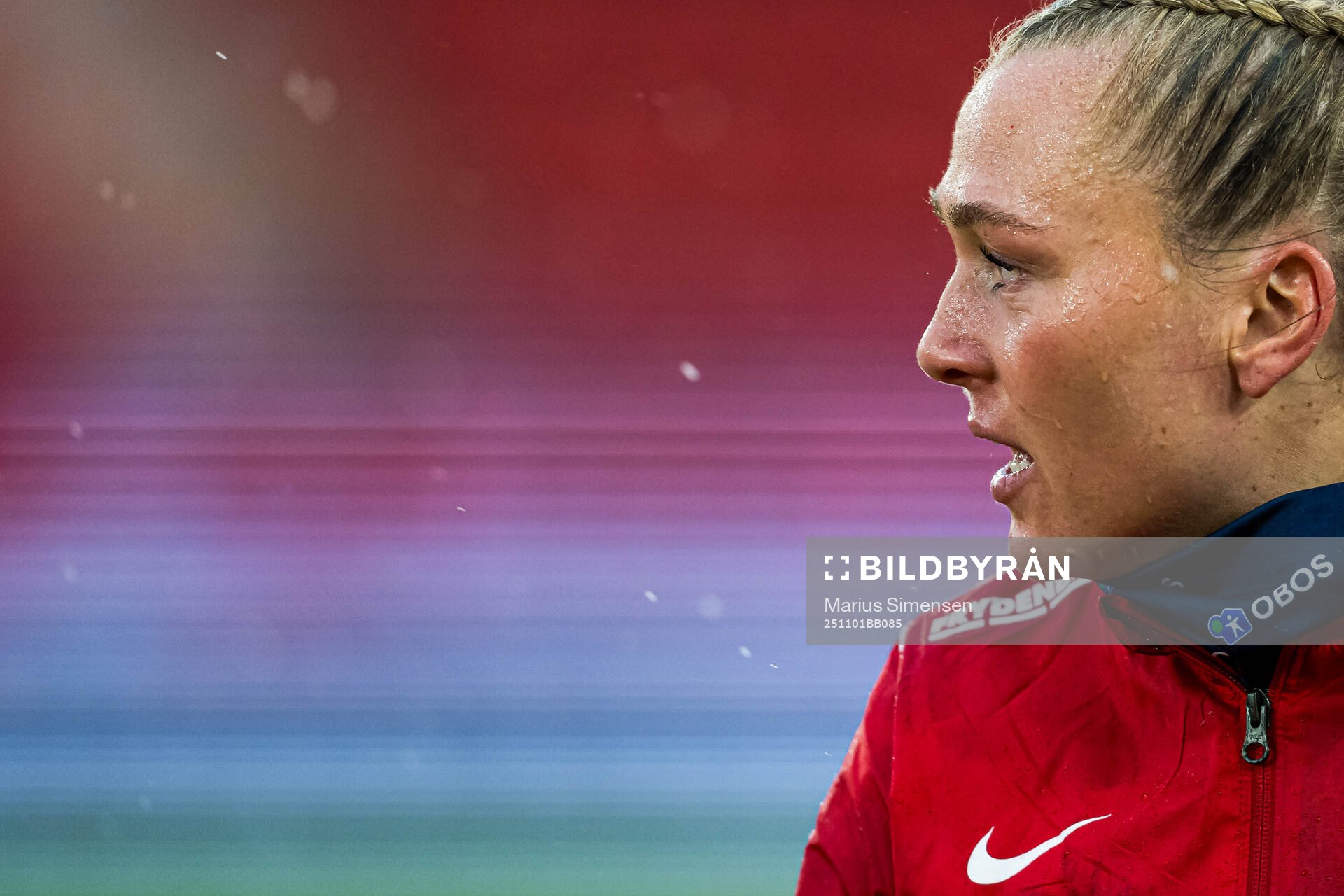 Karoline Haugland of Brann warms up