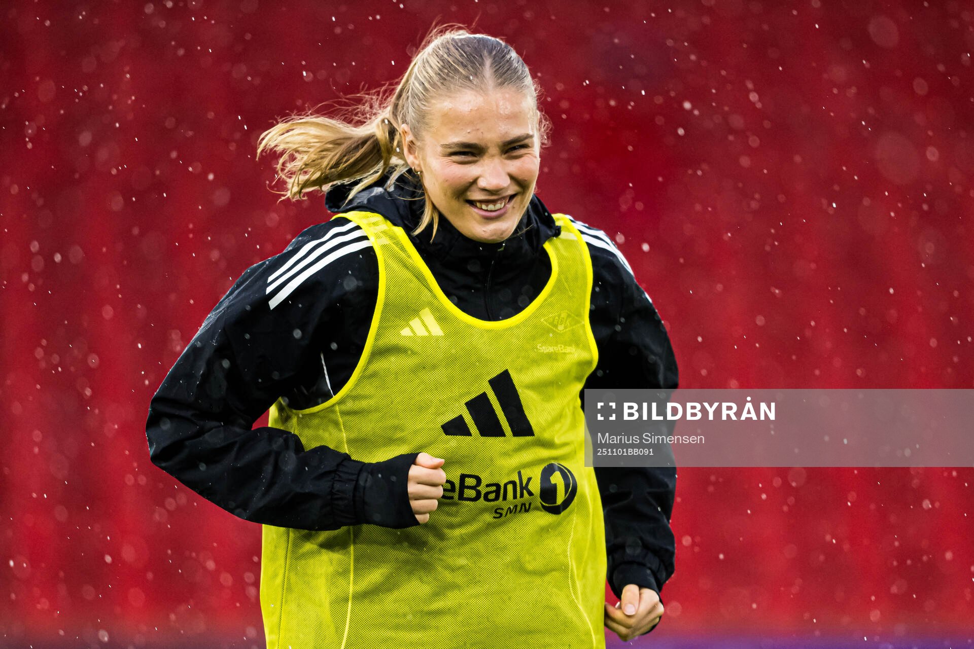 Oline Brekke Fuglem of Rosenborg warms up