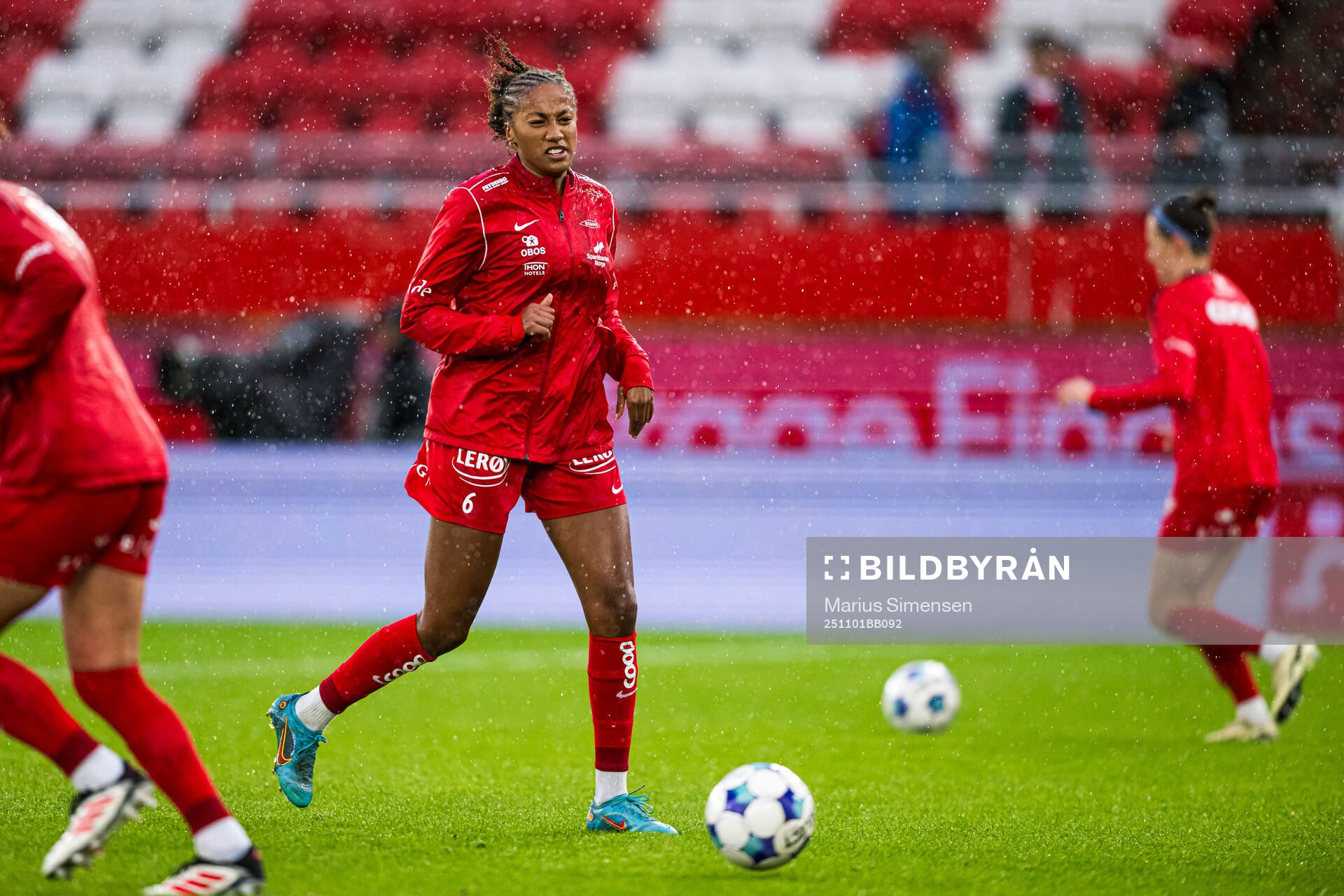 Cassandra Ella Archontoulis Bogere of Brann warms up