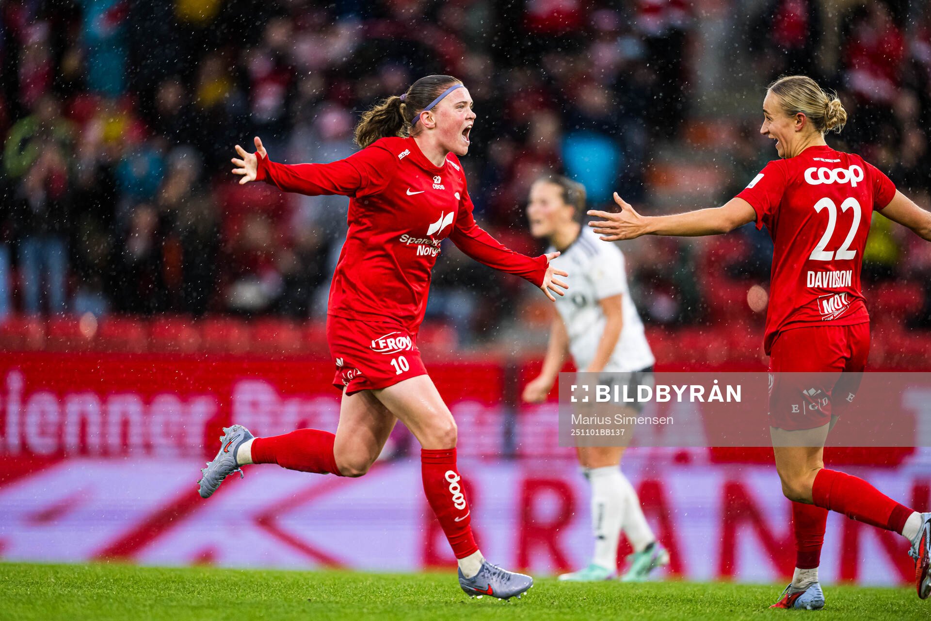 Signe Gaupset of Brann celebrates