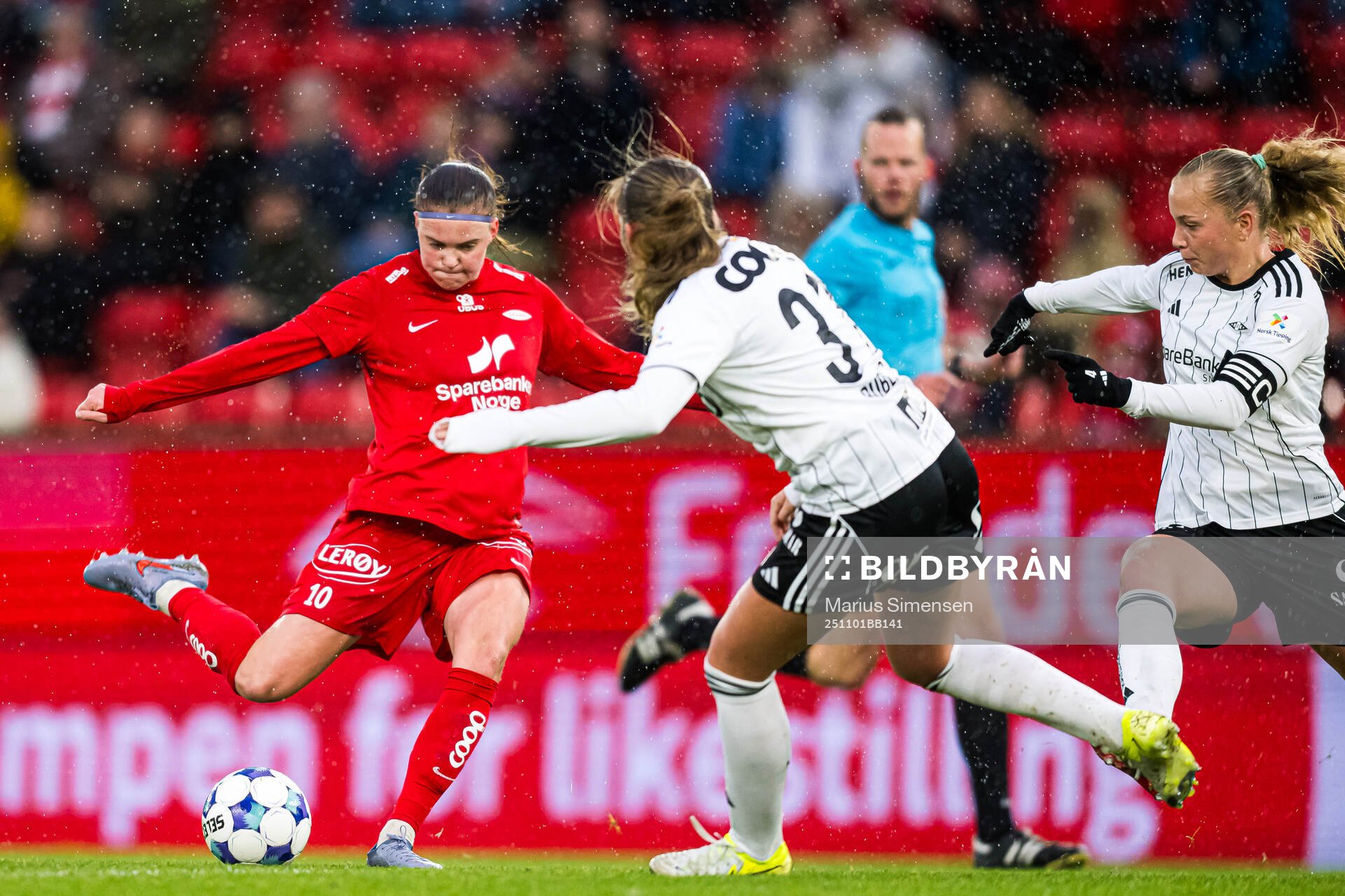 Signe Gaupset of Brann scores the 1-0 goal