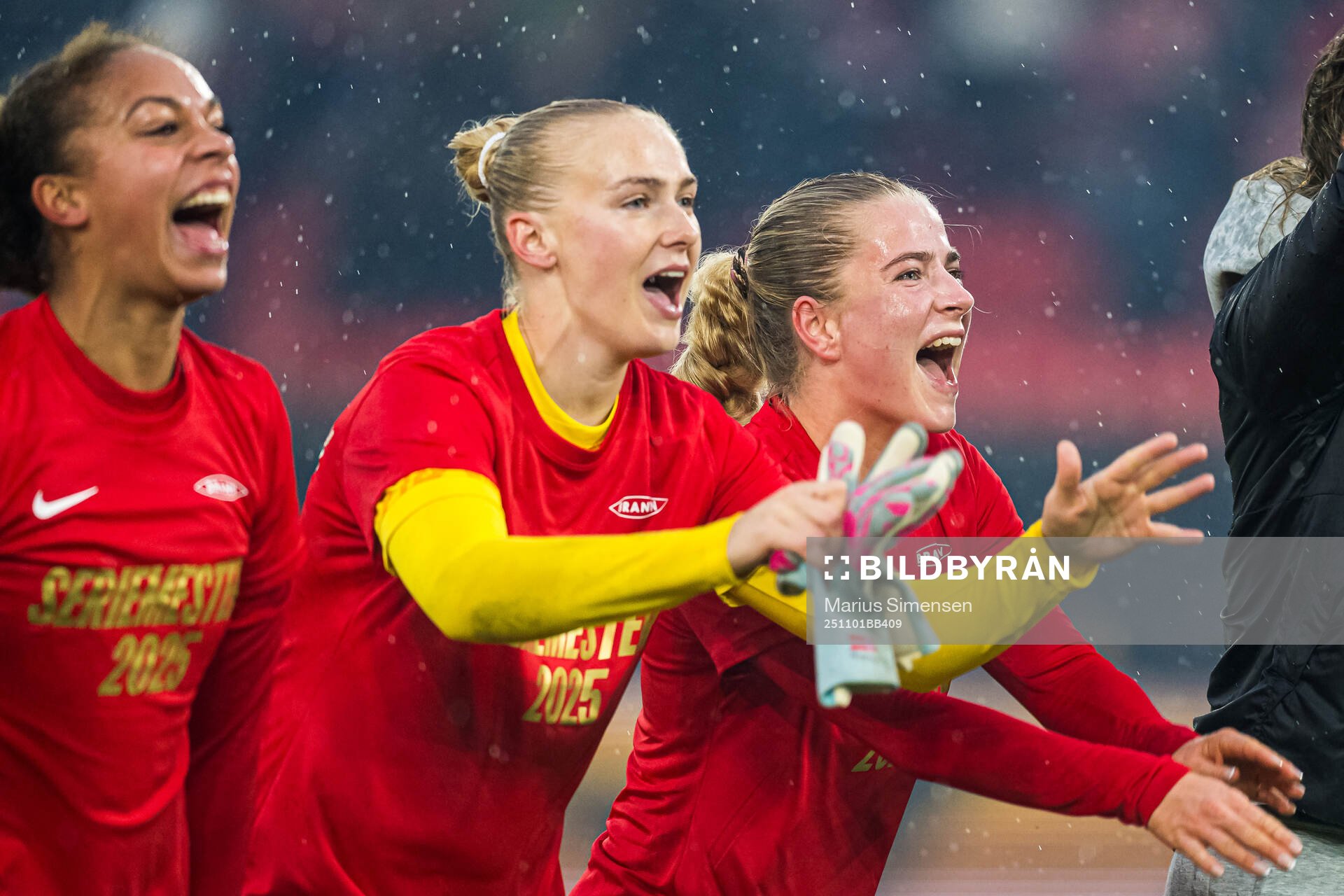 Selma Panengstuen and Monica Isaksen of Brann celebrates