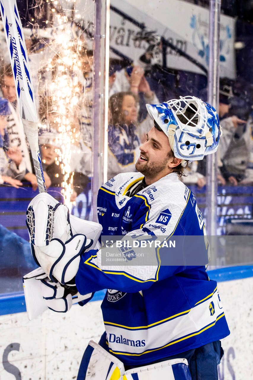 Leksands målvakt Jakob Hellsten jublar