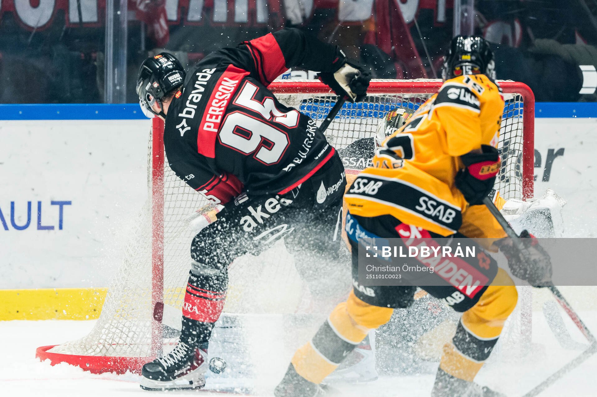 Malmö Redhawks Carl Persson i samband med ett bortdömt