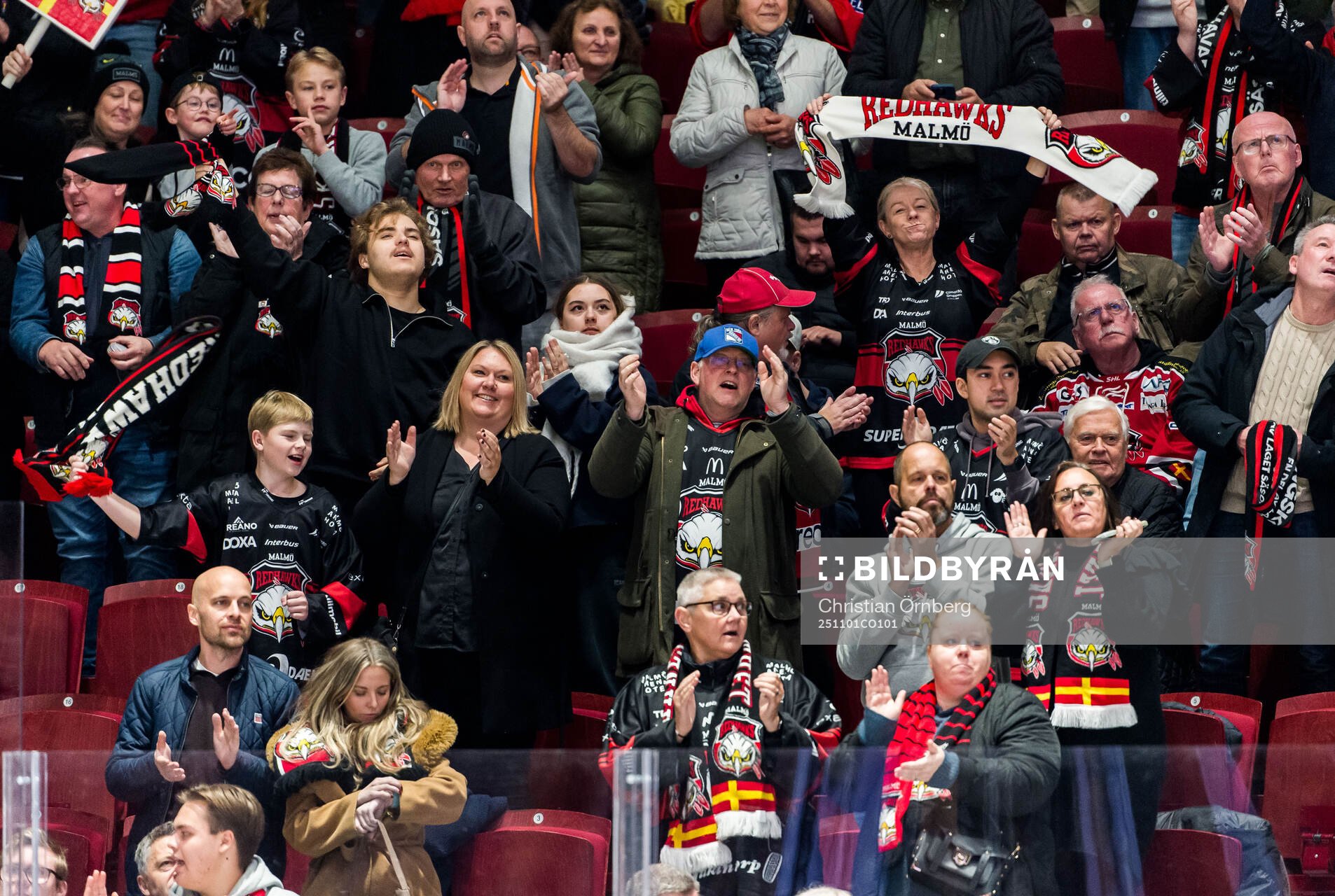 Malmö Redhawks supportrar jublar
