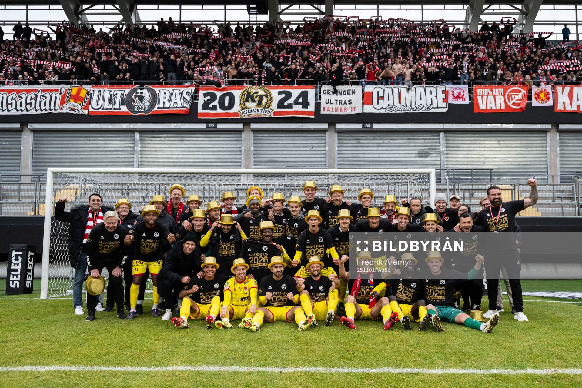 Kalmars spelare och supportrar jublar