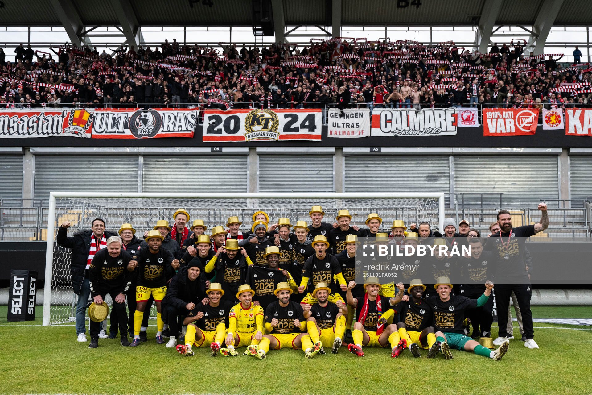 Kalmars spelare och supportrar jublar
