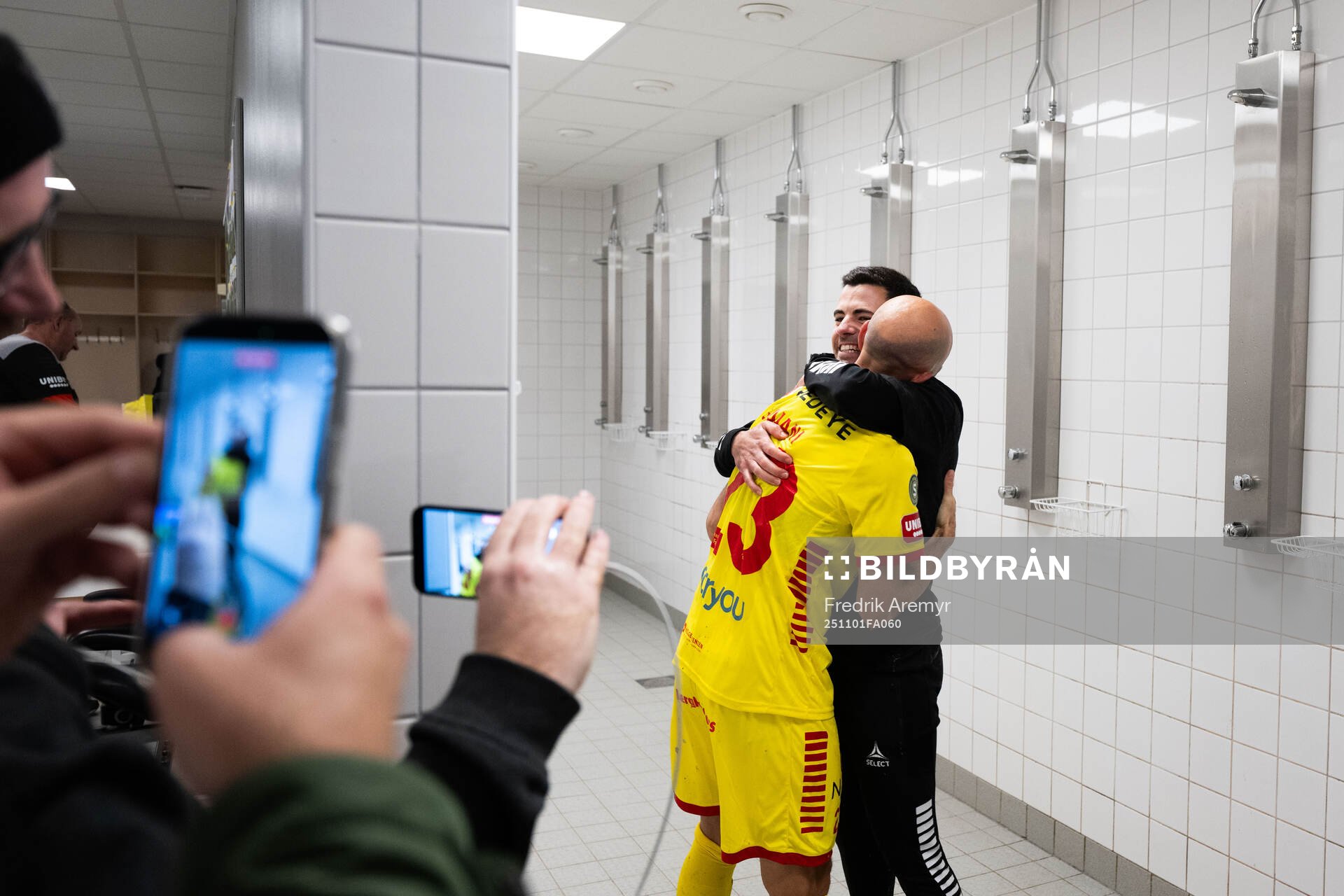 Kalmars Robert Gojani och assisterande tränare Guillem