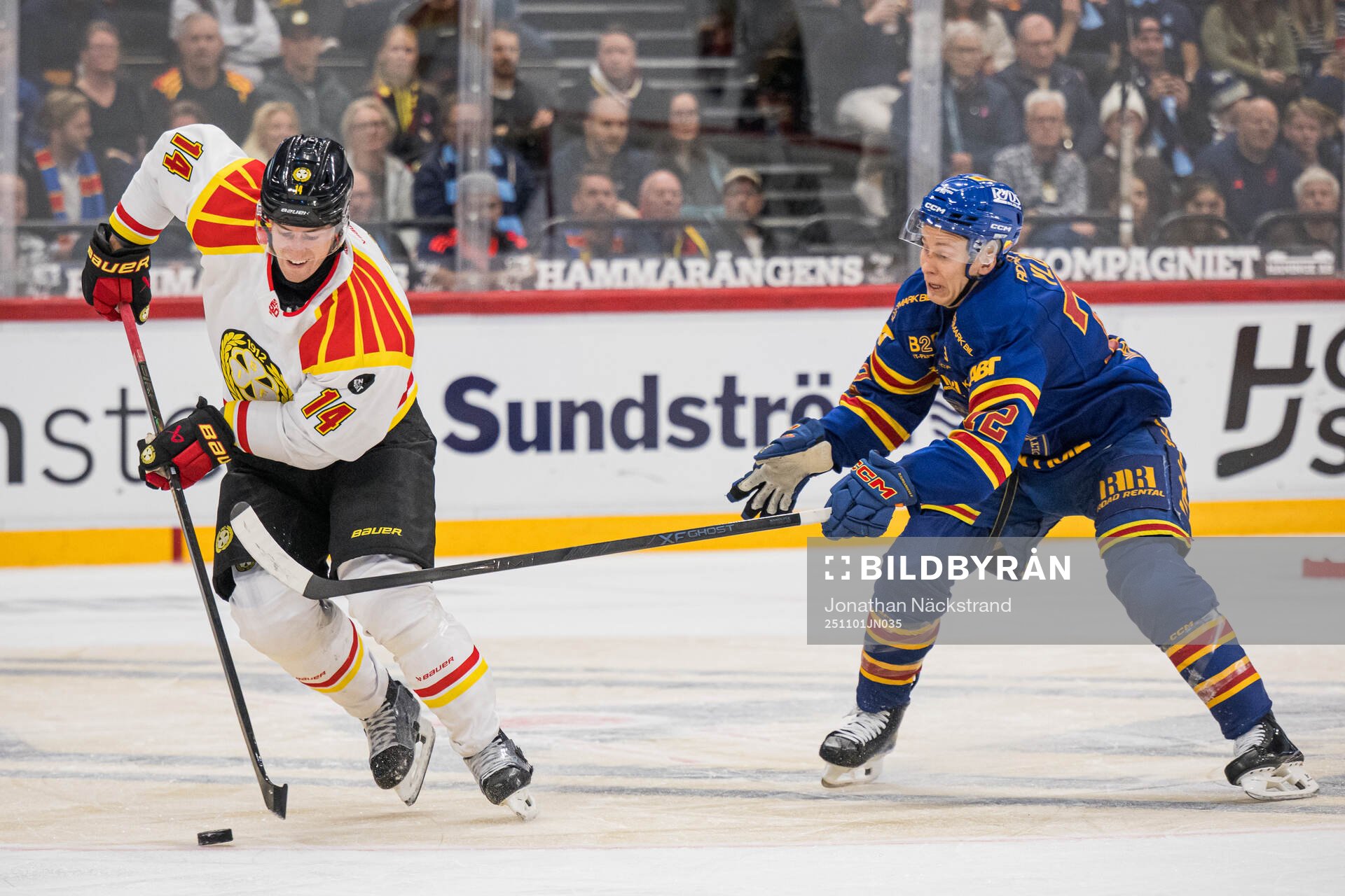 Brynäs Robert Hägg och Djurgårdens Jesse Ylönen