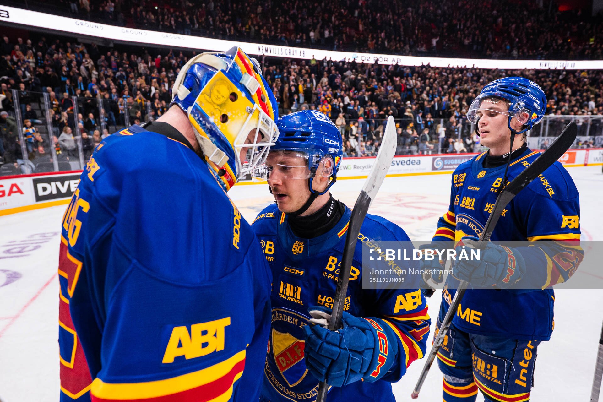 Djurgårdens målvakt Magnus Hellberg jublar med Joseph