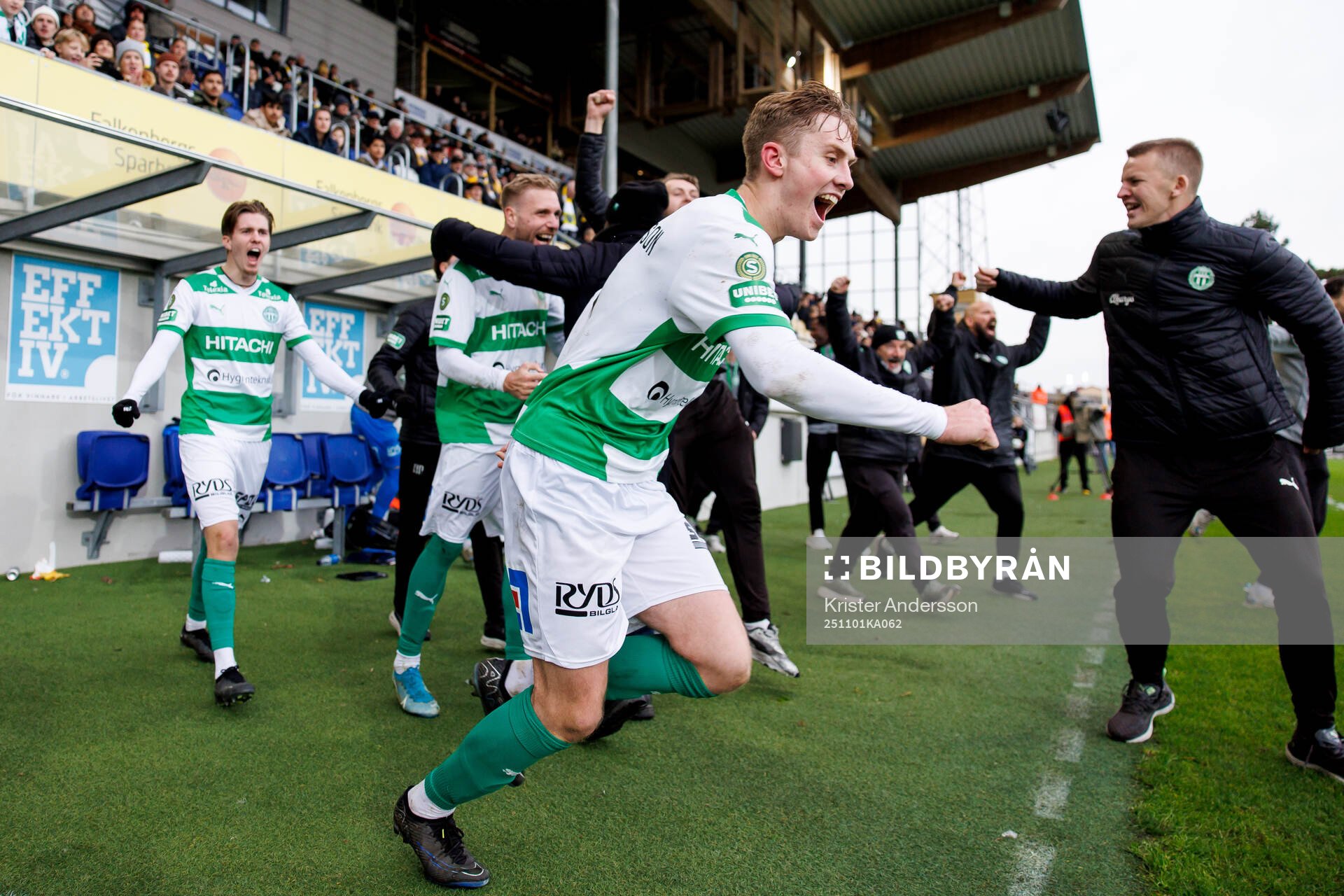 Västerås spelare jublar vid slutsignalen