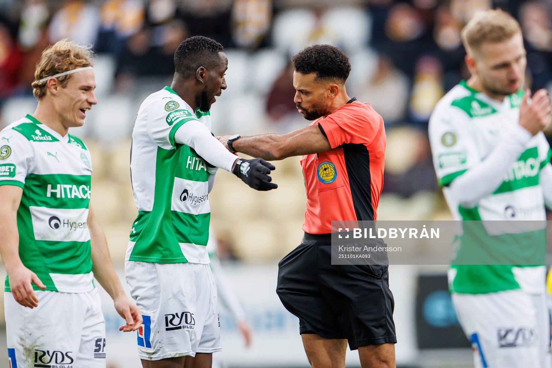 Västerås Frederic Nsabiyumva  i diskussion med Domare