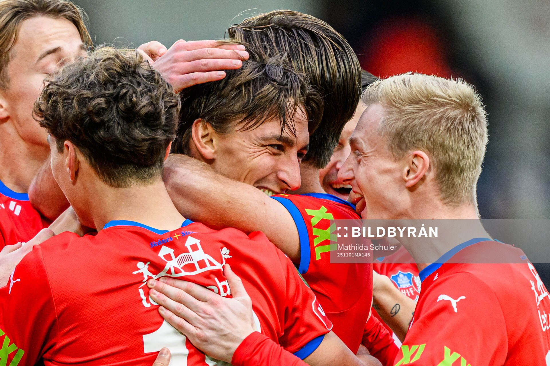 Helsingborgs Wilhelm Nilsson  jublar med lagkamrater