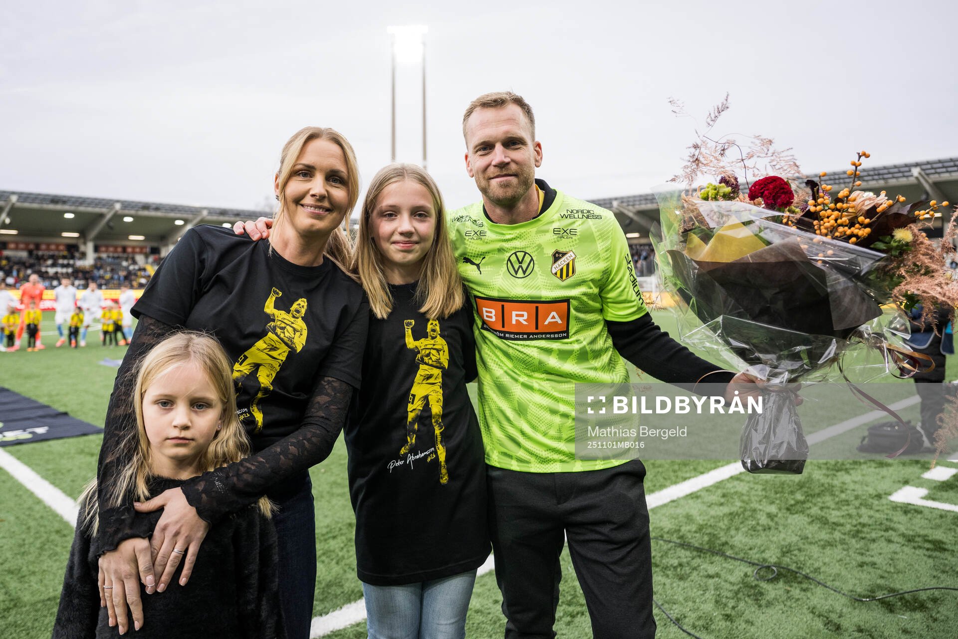 Häckens målvakt Peter Abrahamsson tackas av