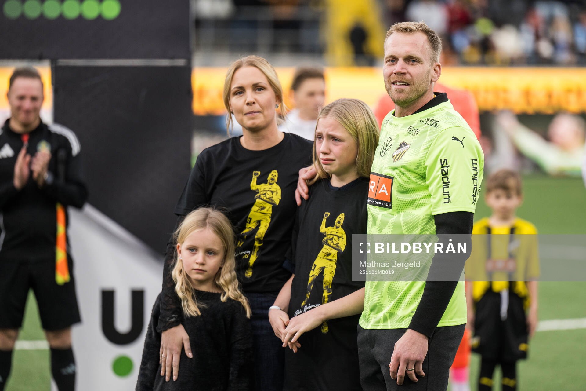 Häckens målvakt Peter Abrahamsson tackas av