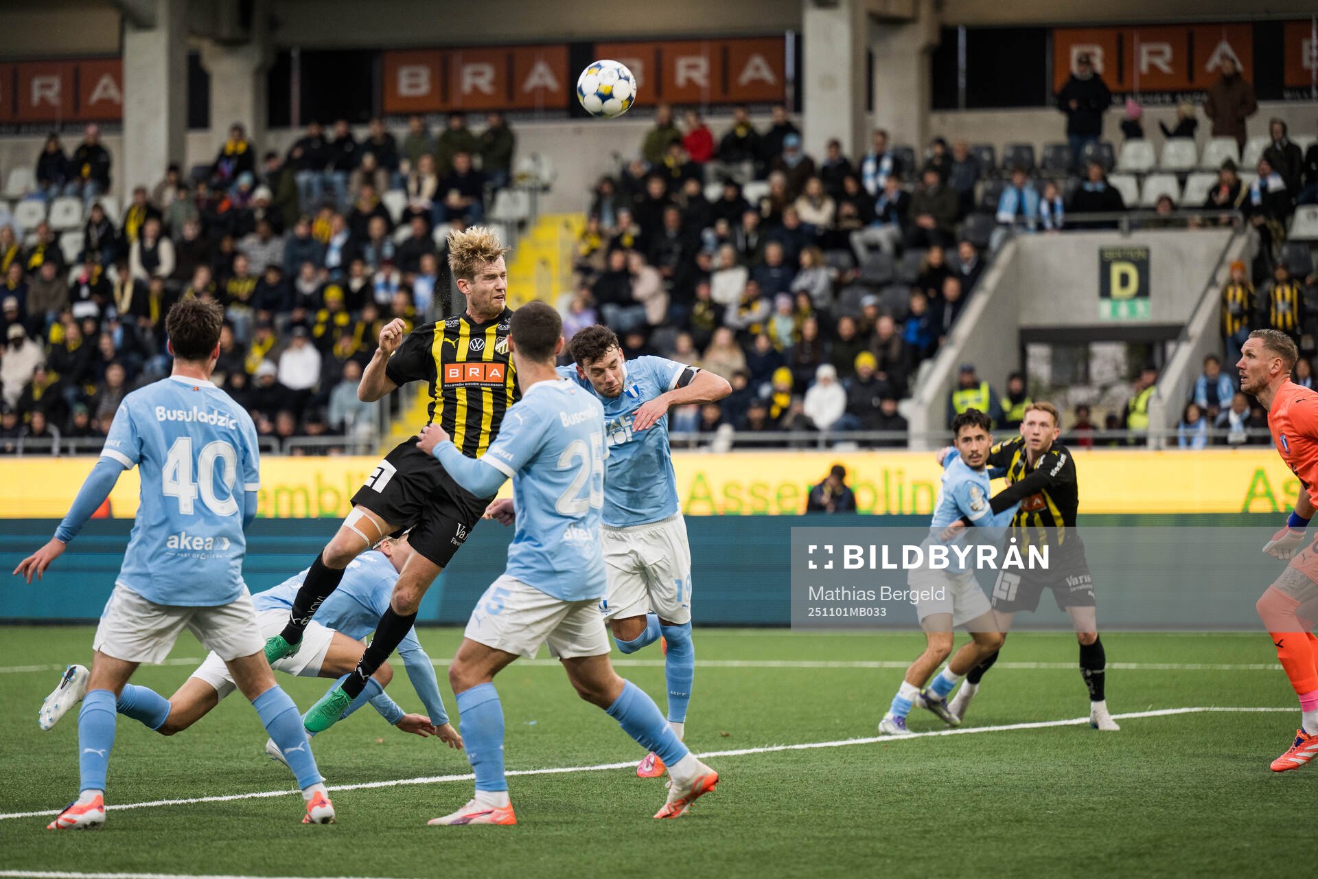 Häckens Filip Helander och Malmö FFs Colin Rösler