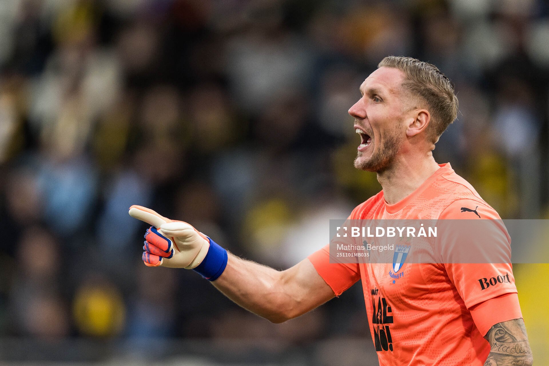 Malmö FFs målvakt Robin Olsen reagerar