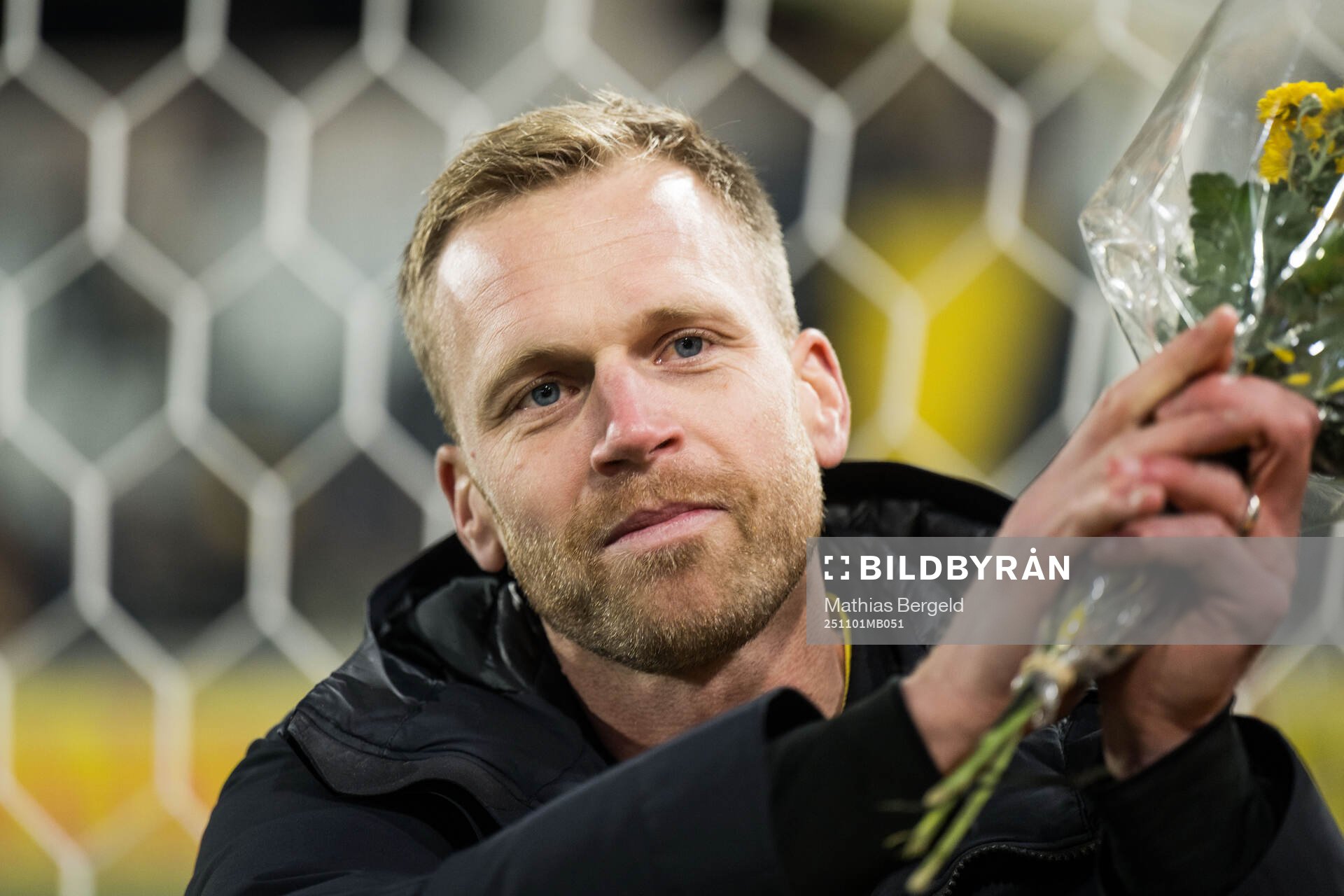 Häckens målvakt Peter Abrahamsson tackas av