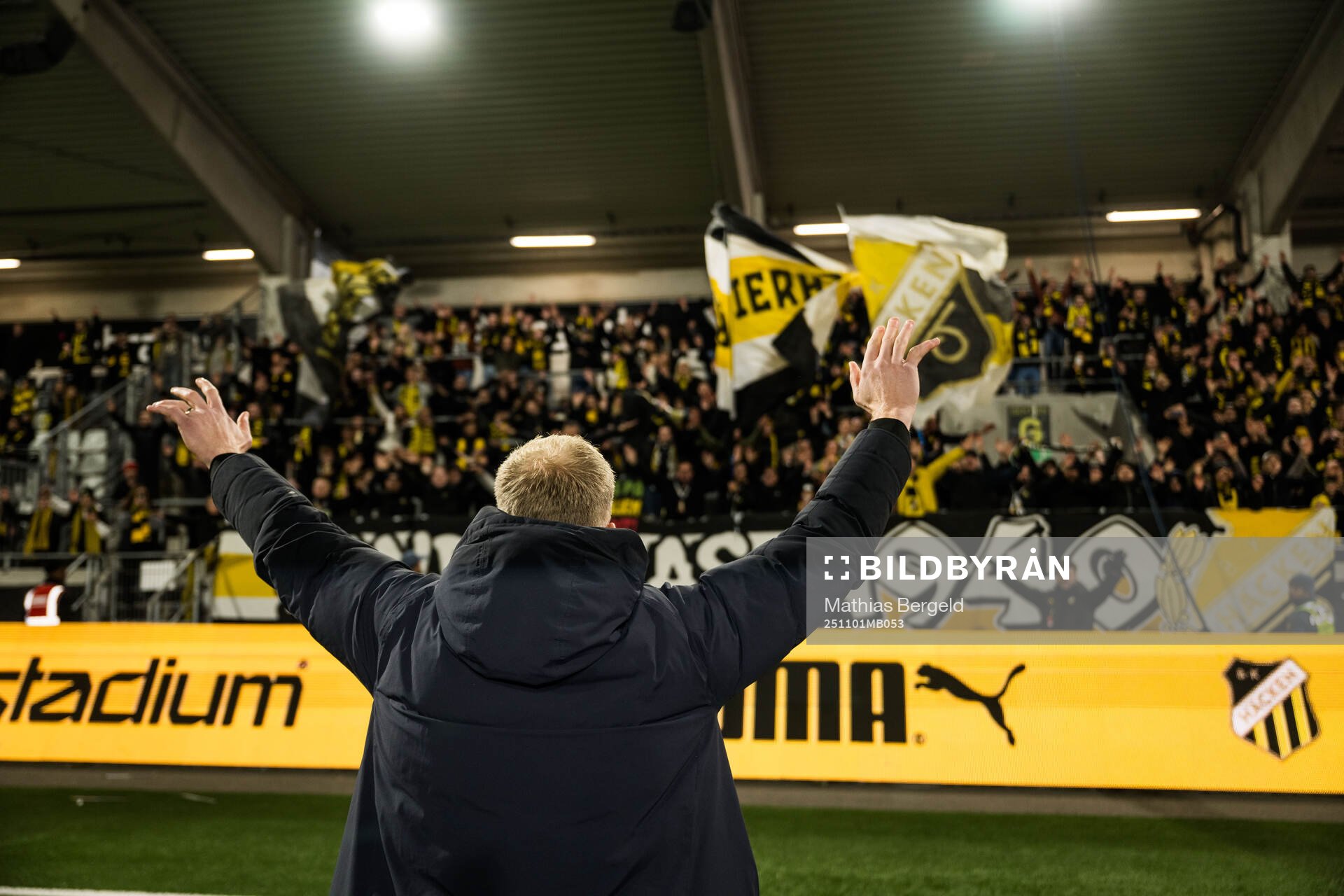 Häckens målvakt Peter Abrahamsson tackas av