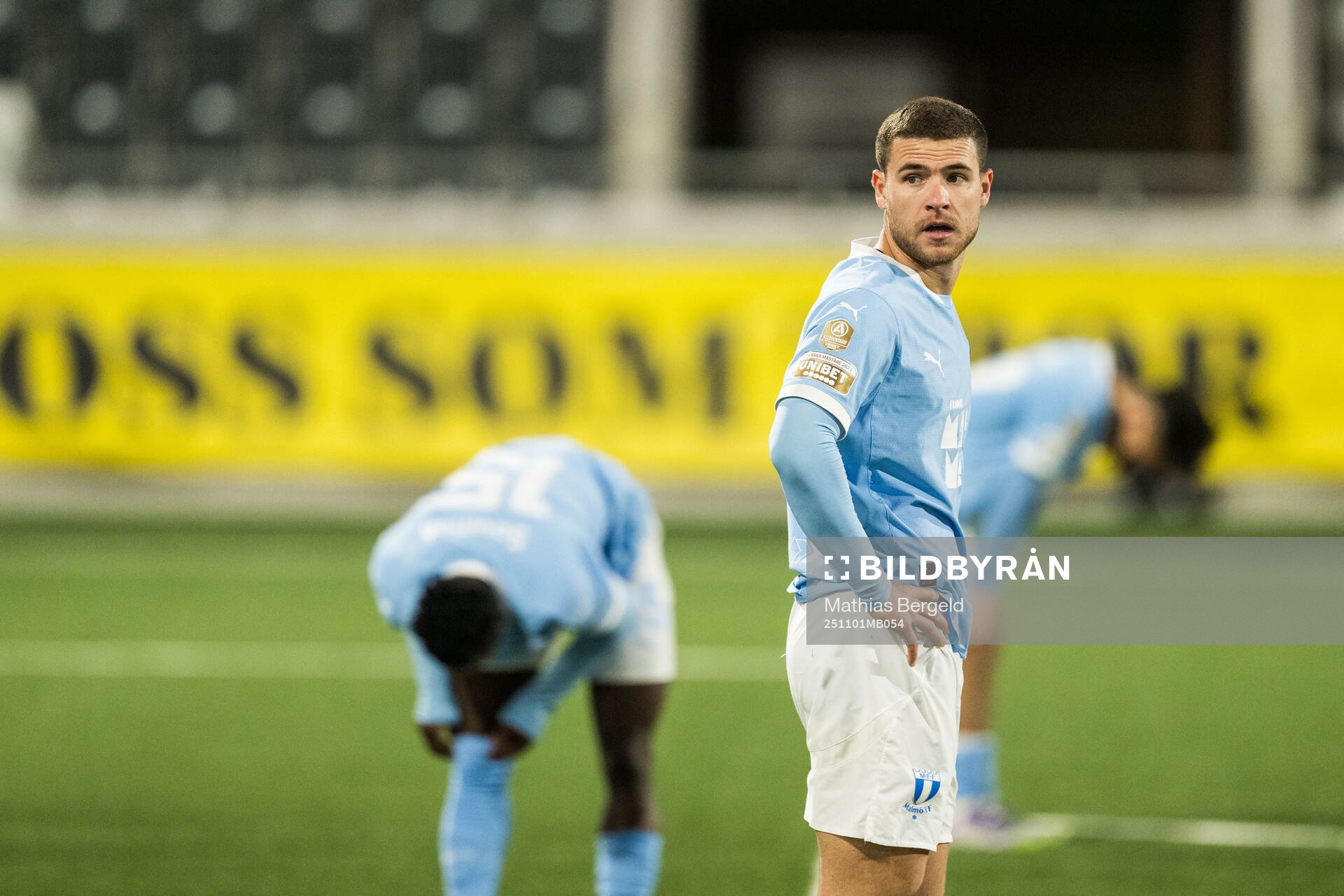 Malmö FFs Gabriel Busanello deppar
