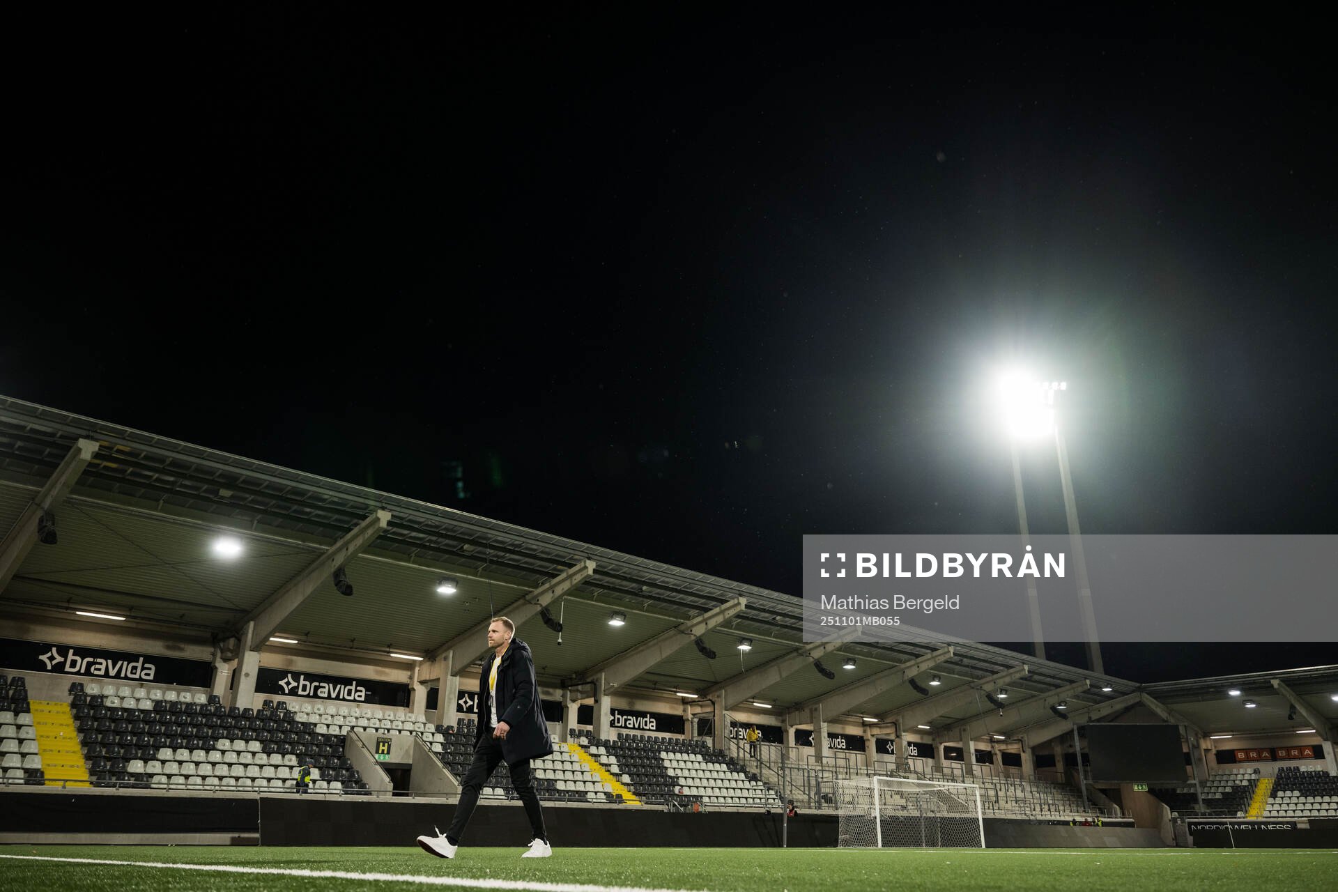 Häckens målvakt Peter Abrahamsson tackas av