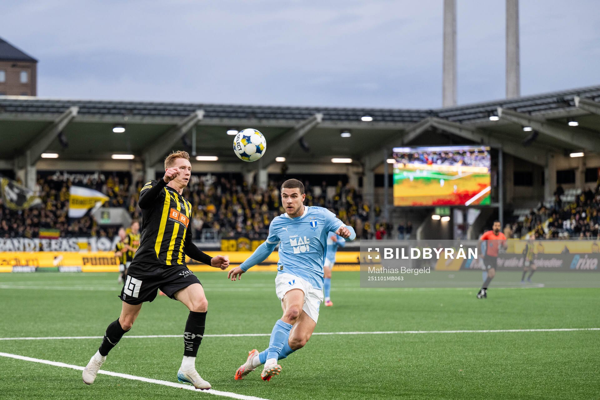 Häckens Julius Lindberg och Malmö FFs Gabriel Busanello