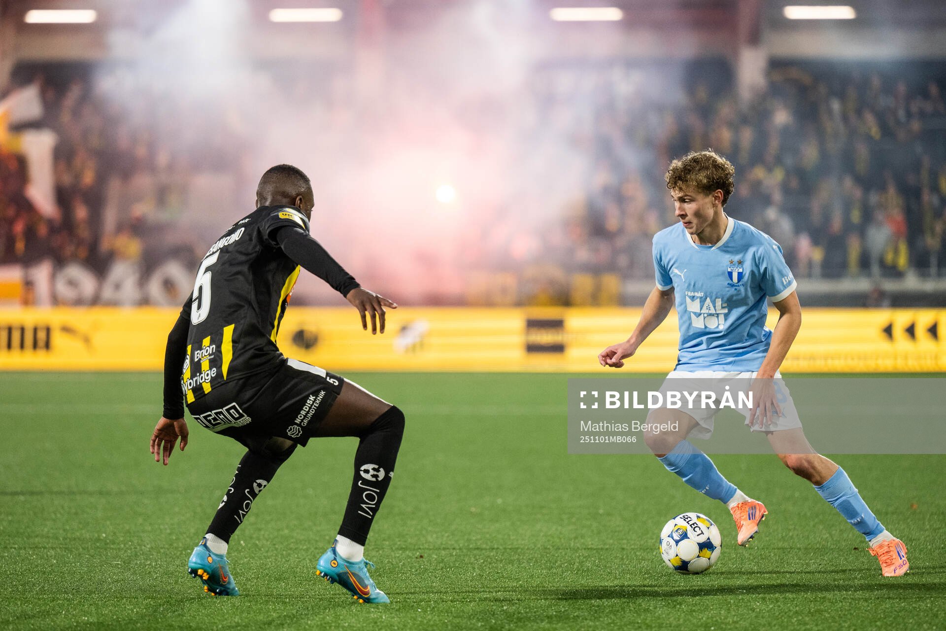 Häckens Brice Wembangomo och Malmö FFs Hugo Bolin