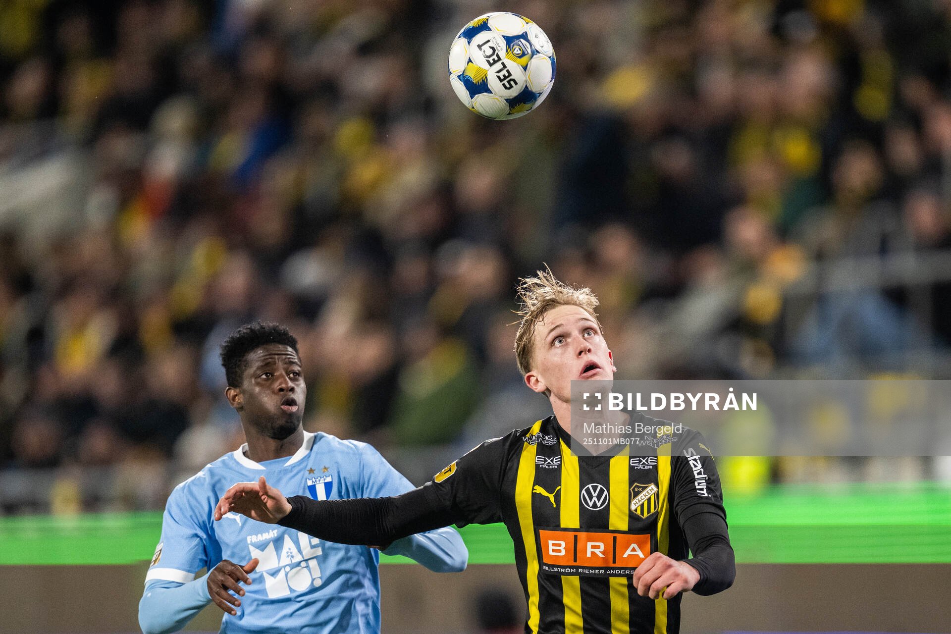 Malmö FFs Salifou Soumah och Häckens Olle Samuelsson