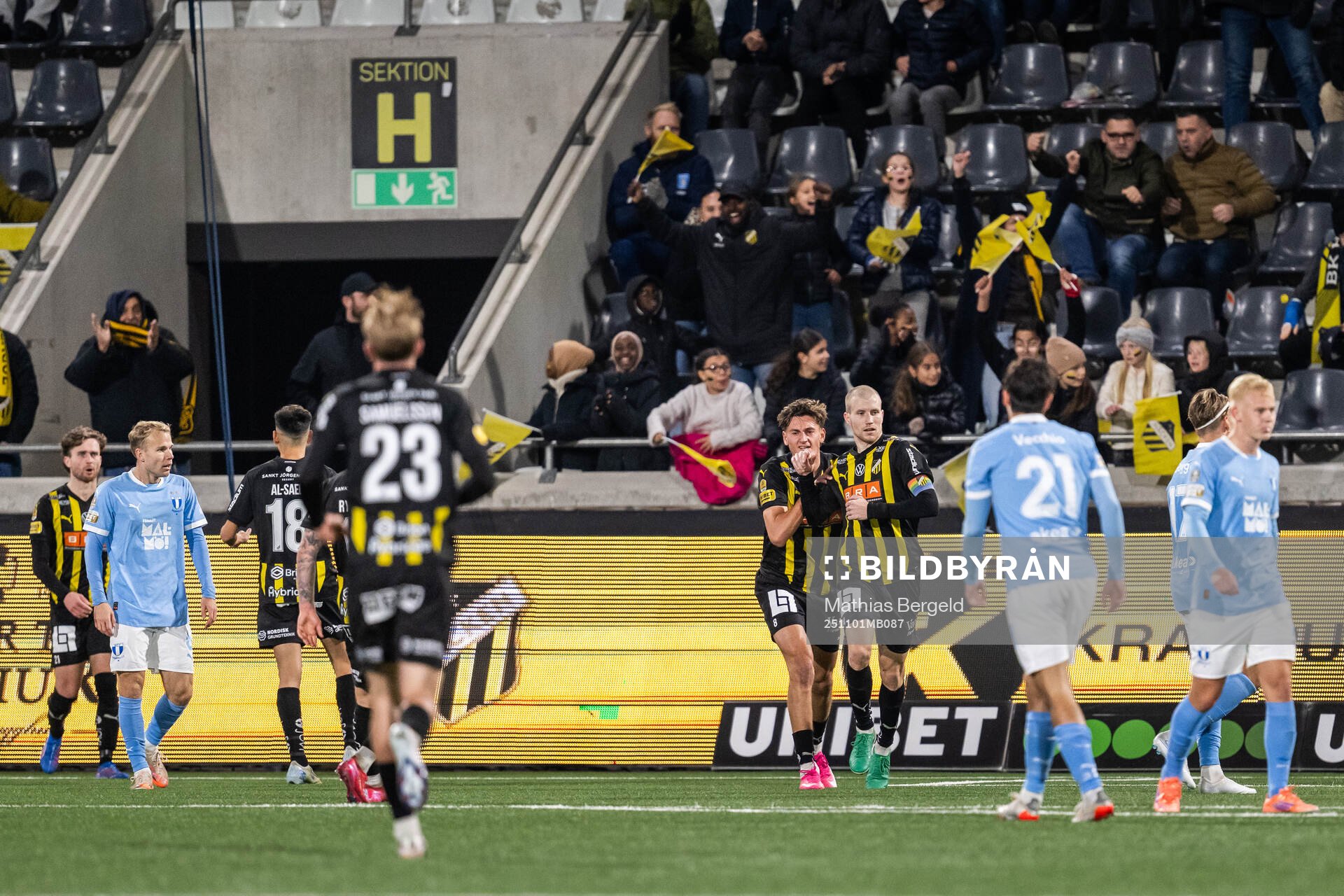Häckens Silas Andersen och Simon Gustafson jublar