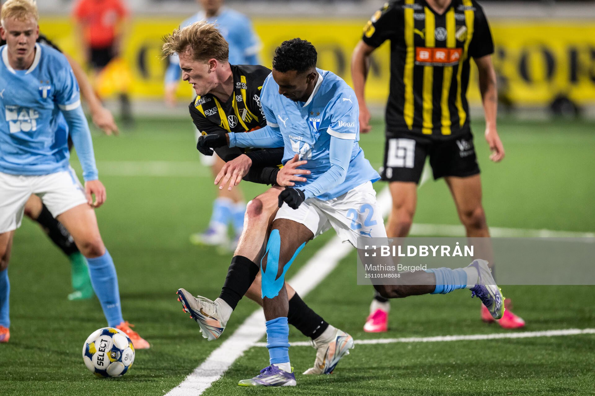 Häckens Olle Samuelsson och Malmö FFs Taha Ali