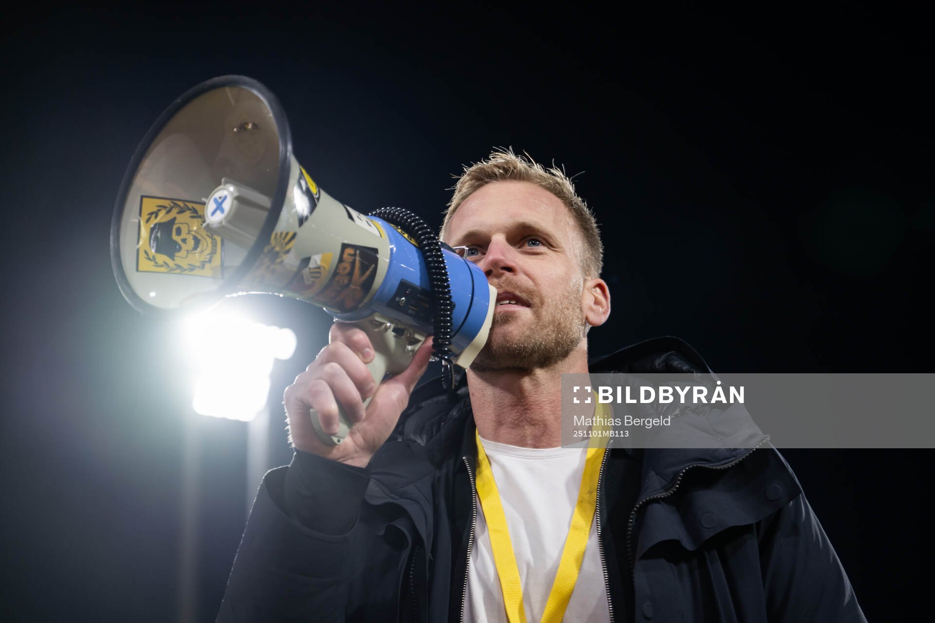 Häckens målvakt Peter Abrahamsson tackas av