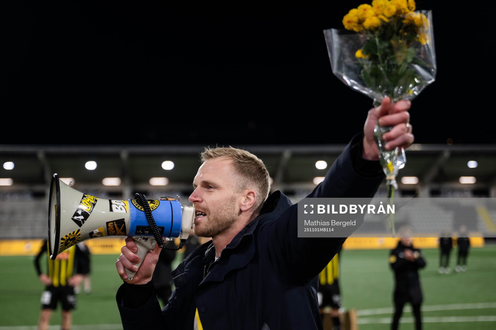 Häckens målvakt Peter Abrahamsson tackas av