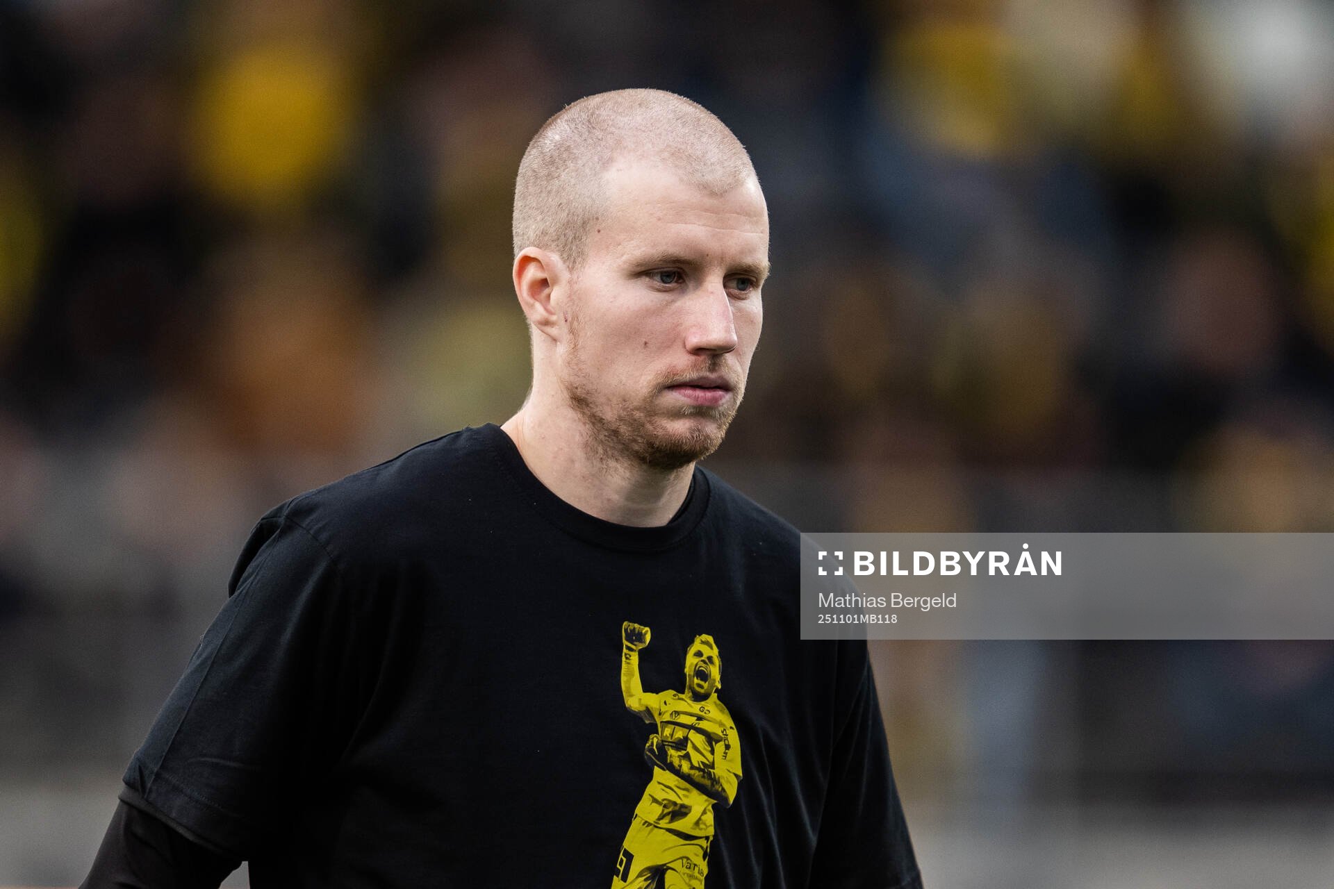 Häckens Simon Gustafson har en t-shirt med målvakt Peter