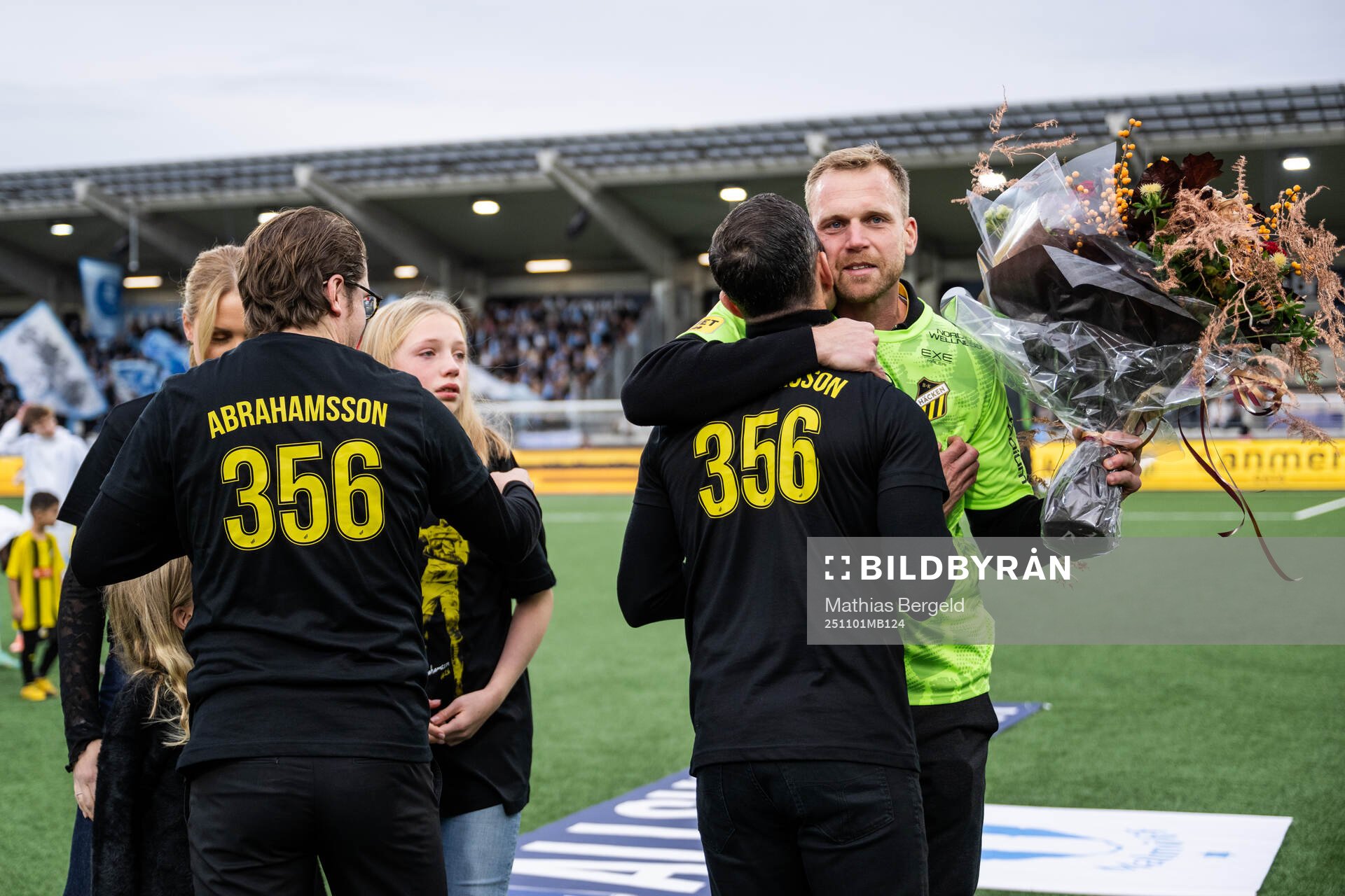 Häckens målvakt Peter Abrahamsson med sin familj,