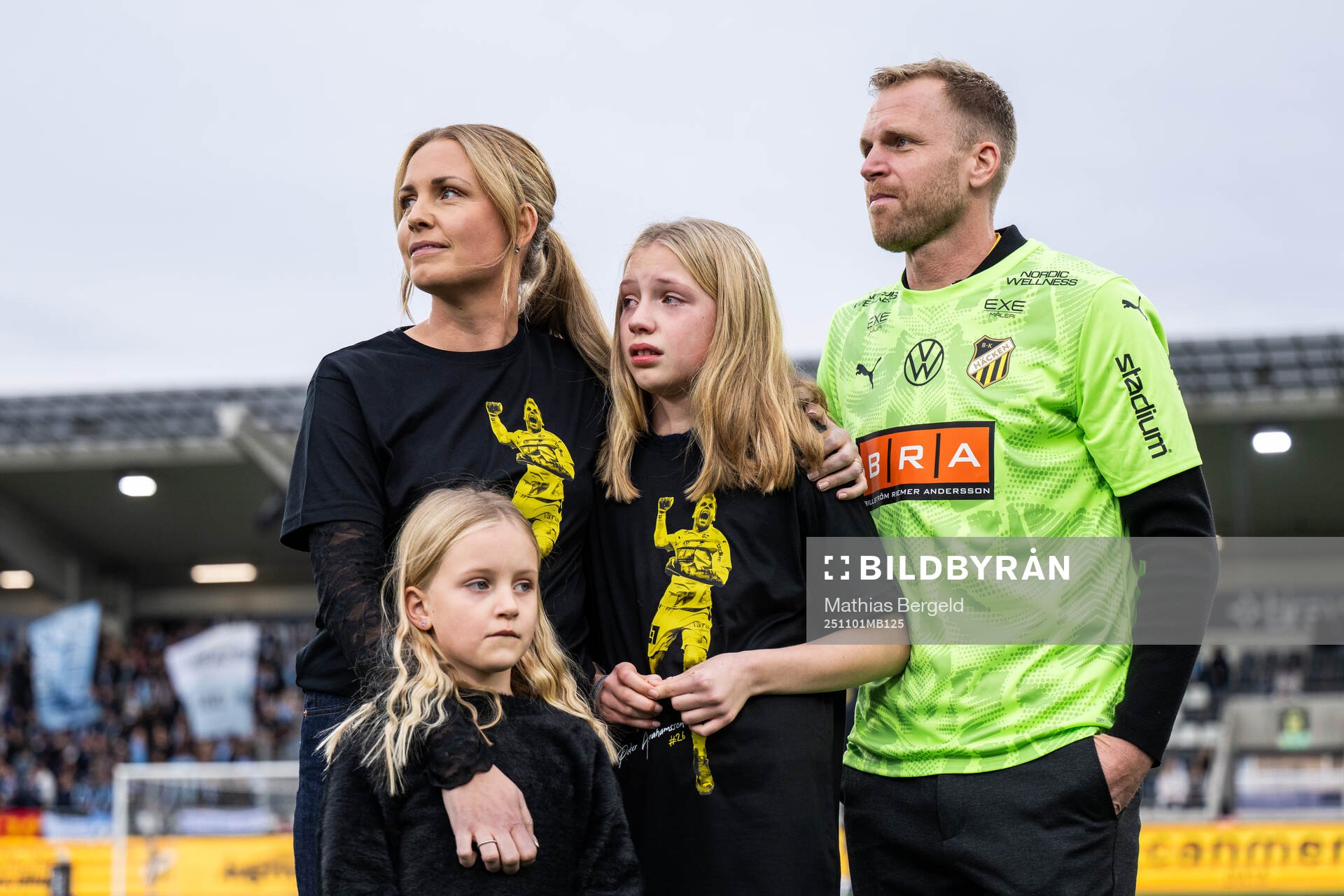 Häckens målvakt Peter Abrahamsson med sin familj i