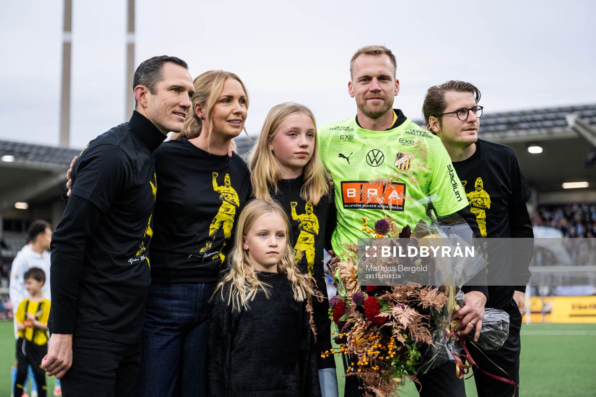 Häckens målvakt Peter Abrahamsson tackas av och