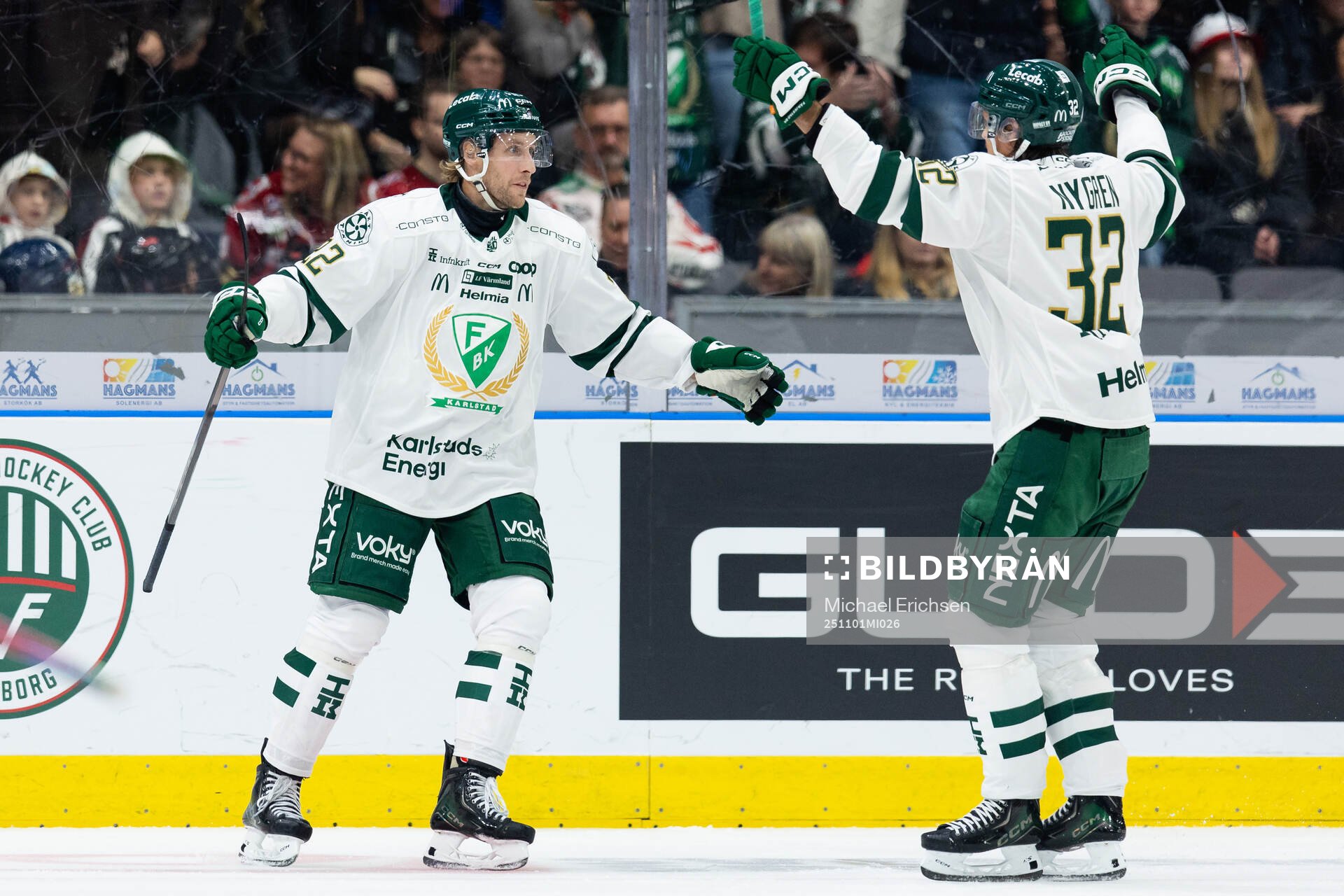 Färjestads Per Åslund jublar ihop med Magnus Nygren