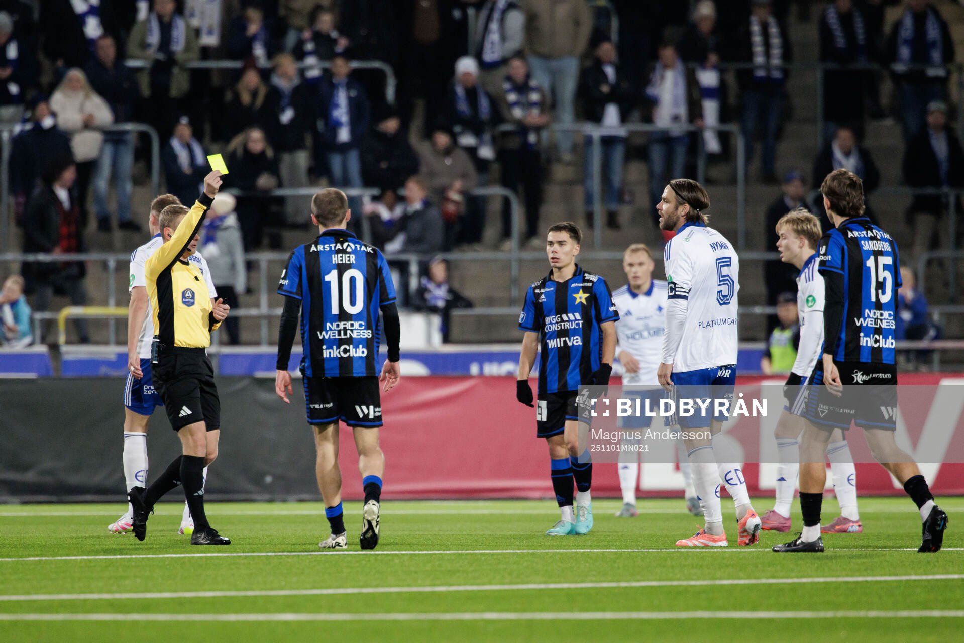 IFK Norrköpings Christoffer Nyman tilldelas gult kort av