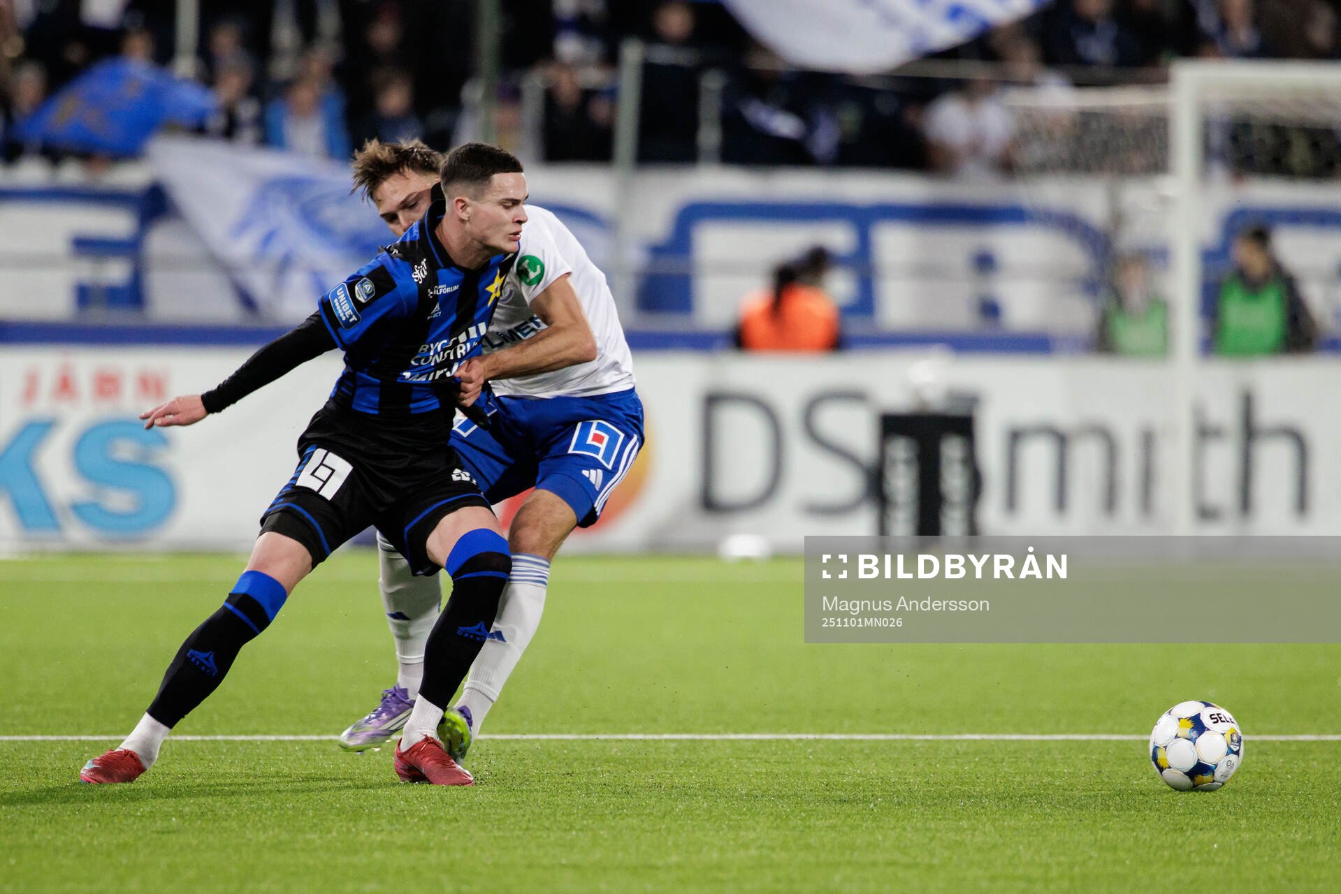 Sirius Robbie Ure och IFK Norrköpings Anton Eriksson