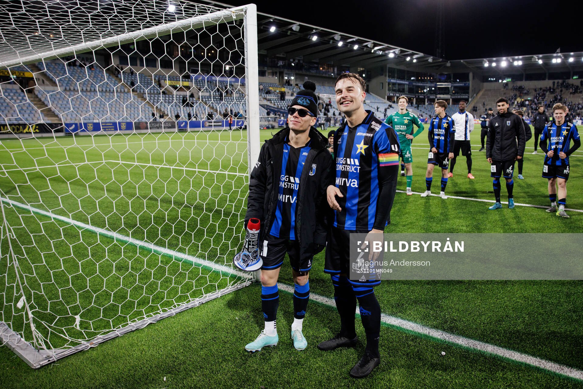 Sirius Leo Walta och Henrik Rönnlöf Castegren jublar