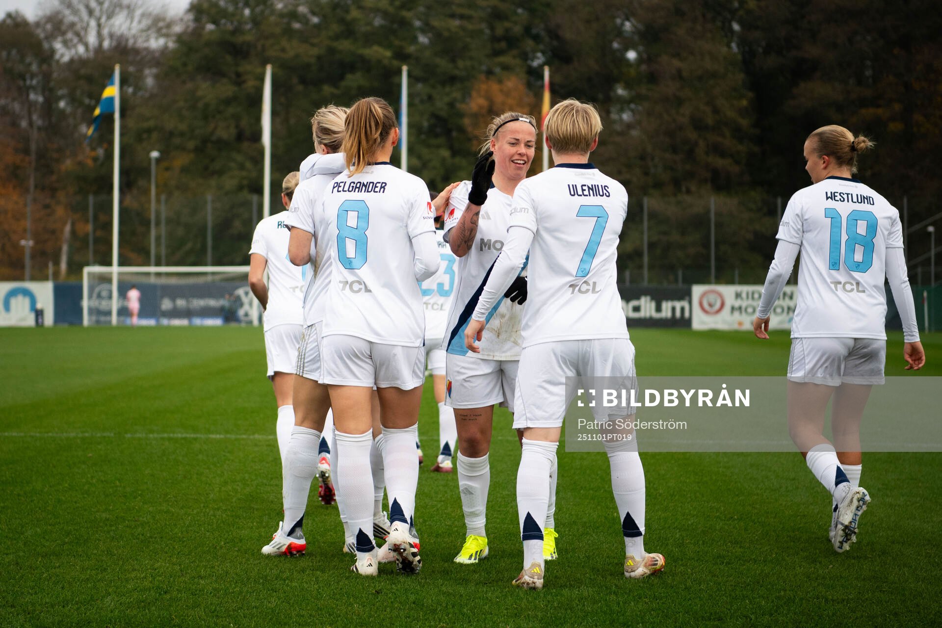 Djurgårdens Mimmi Wahlström jublar med lagkamrater