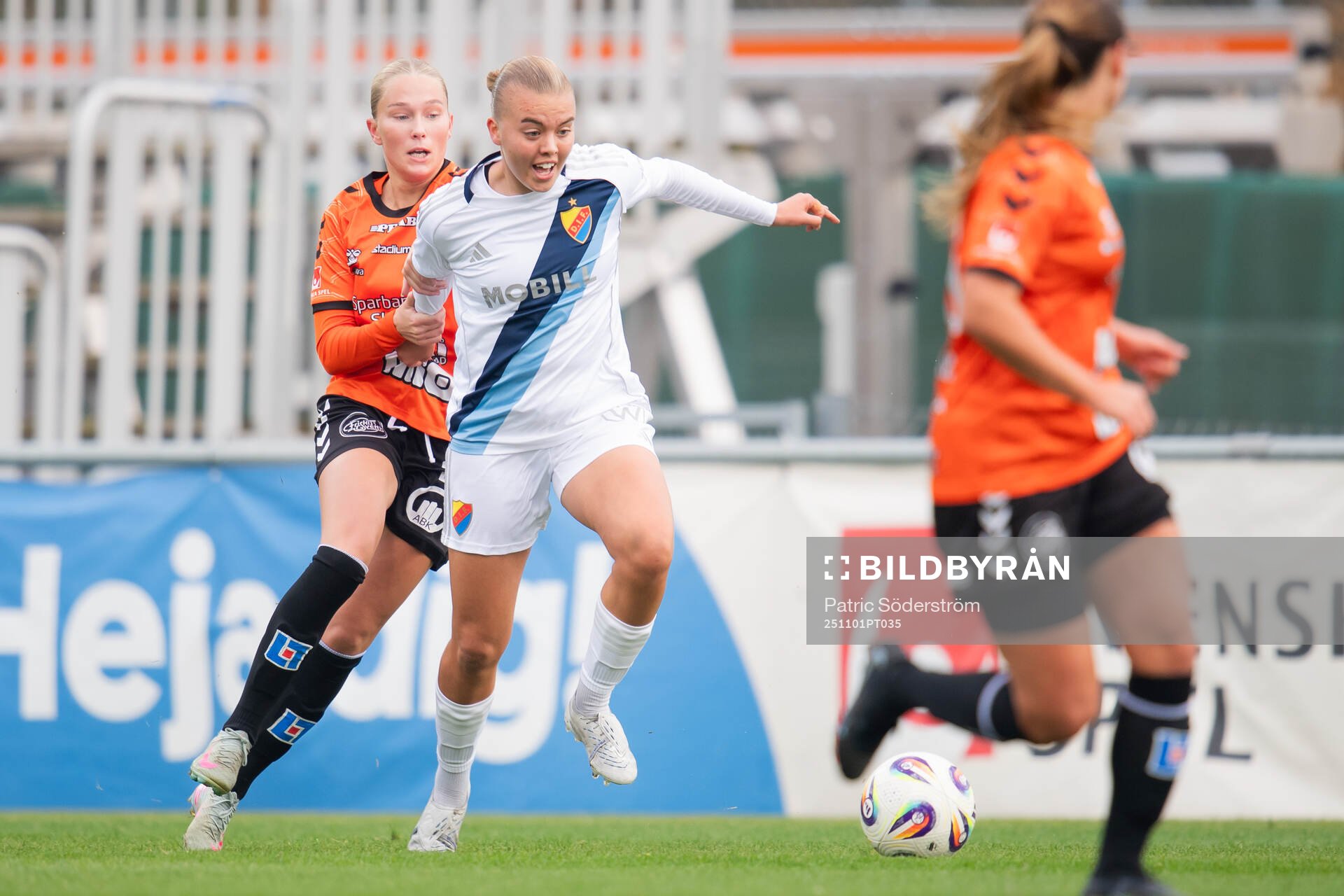 Kristianstads Tilda Sandén och Djurgårdens Elin Westlund
