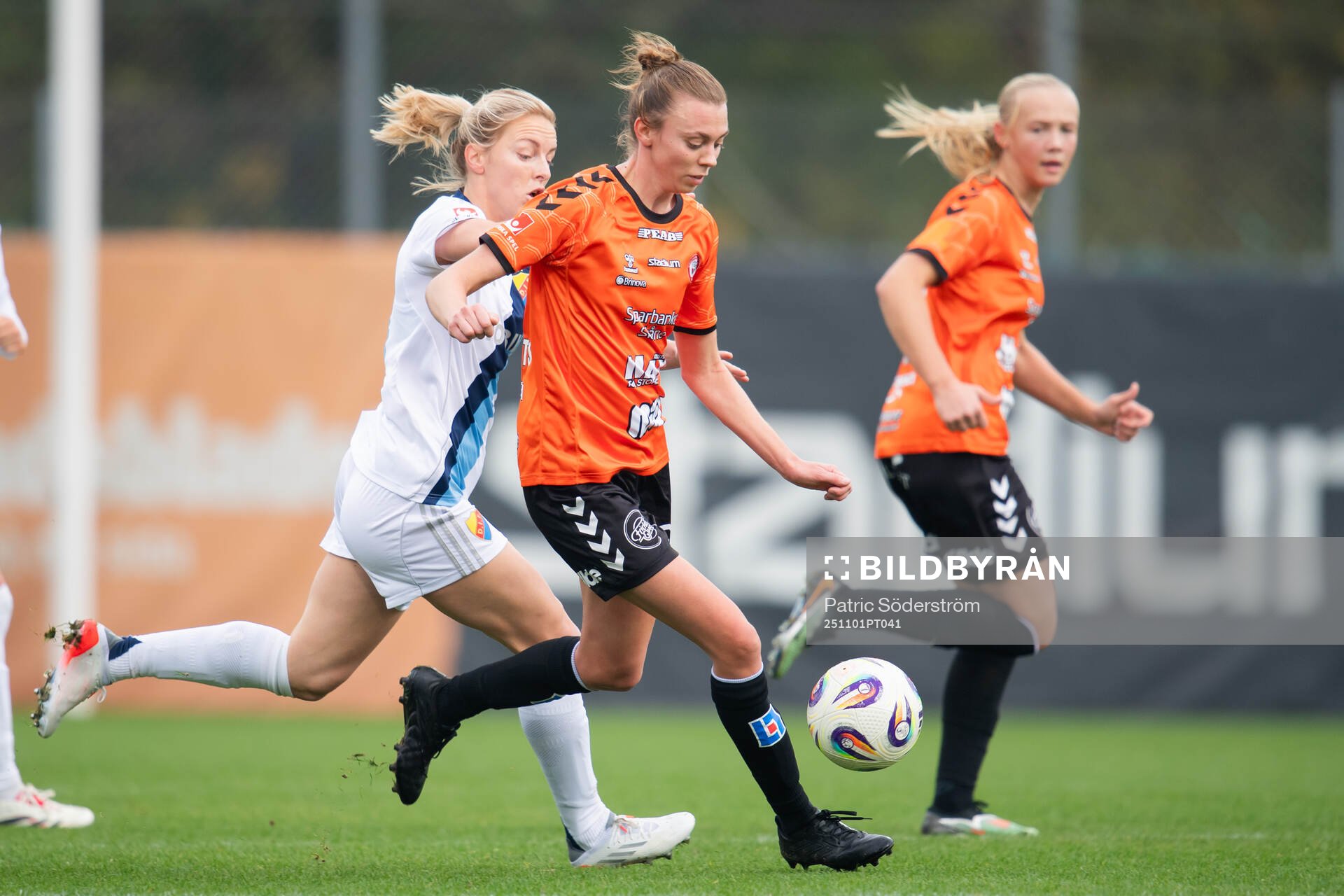 Djurgårdens Mimmi Wahlström och Kristianstads Lucy Roberts