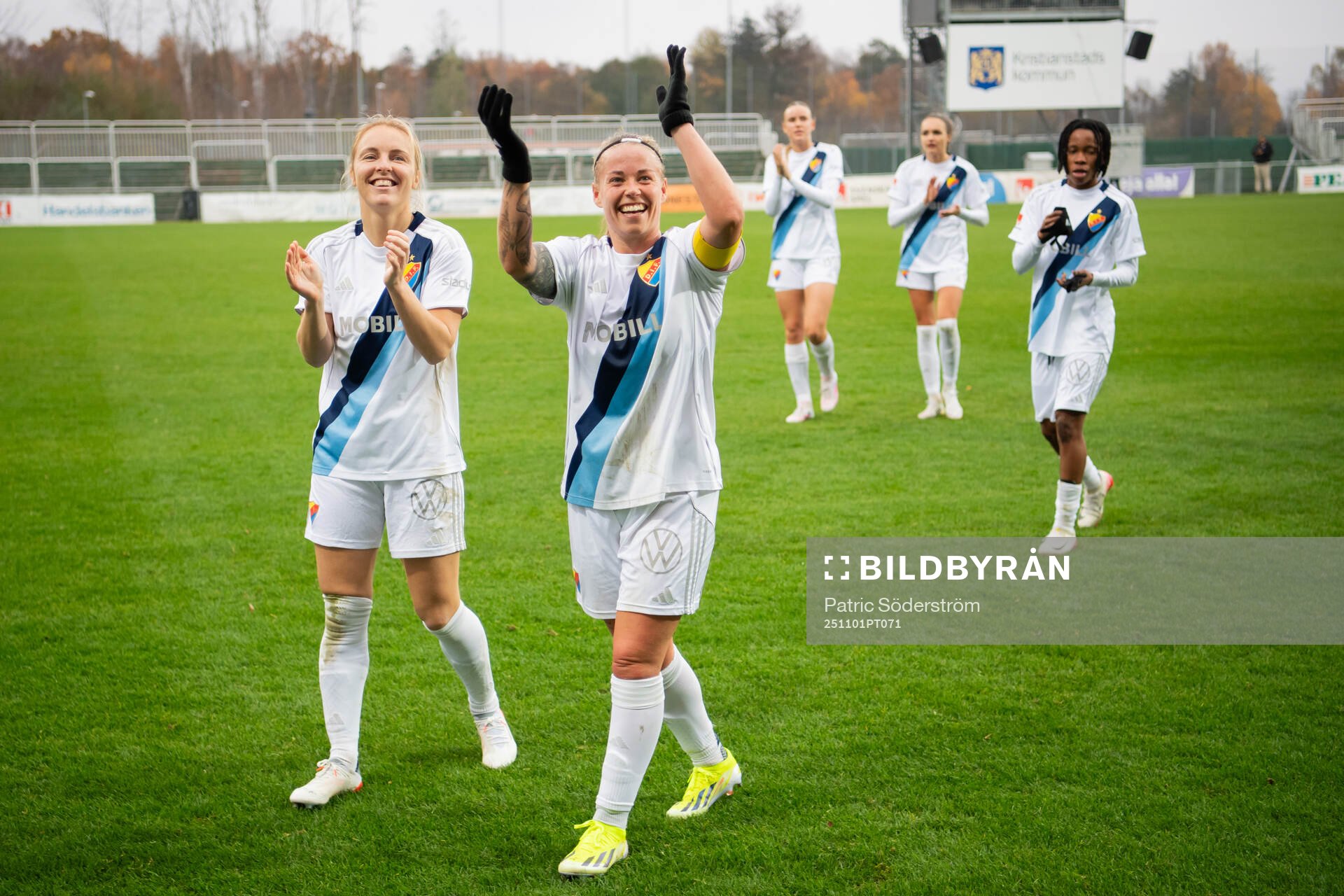Djurgårdens Mimmi Wahlström och Therese Åsland  jublar
