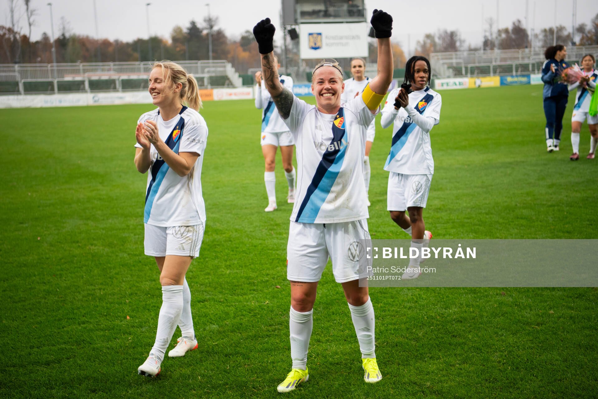 Djurgårdens Mimmi Wahlström och Therese Åsland  jublar