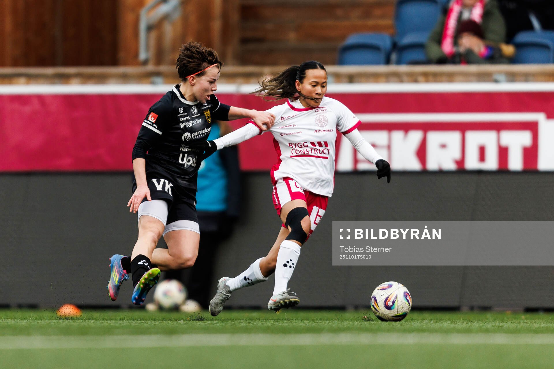 Umeås Isabelle Goldmann och IK Uppsalas Amanda Sundström