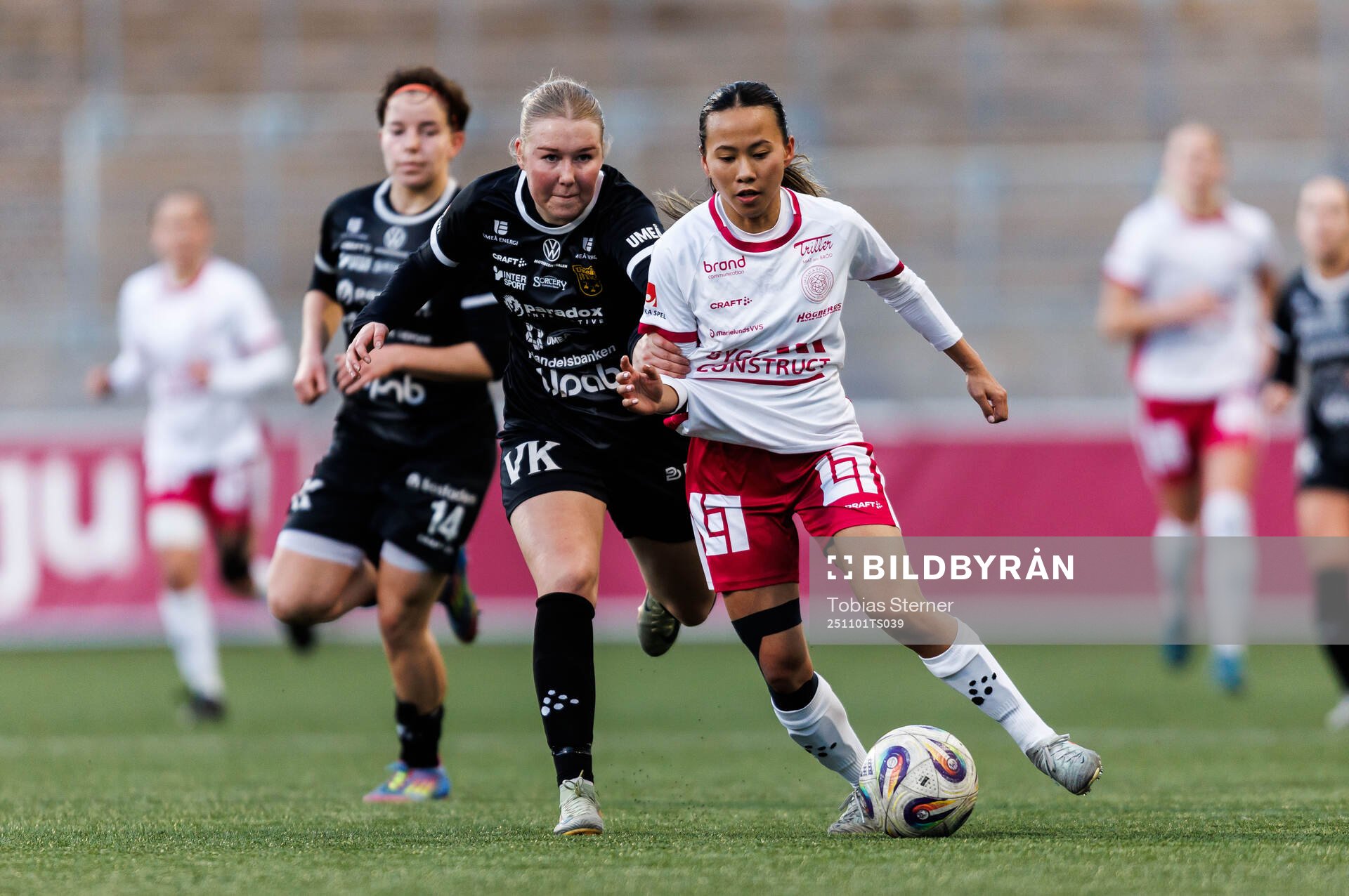 Umeås Cecilia Ek och IK Uppsalas Amanda Sundström