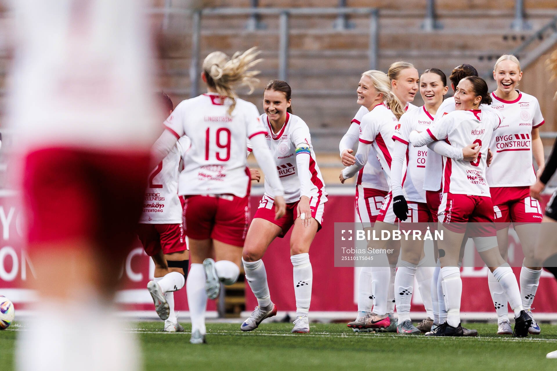 IK Uppsalas spelare jublar